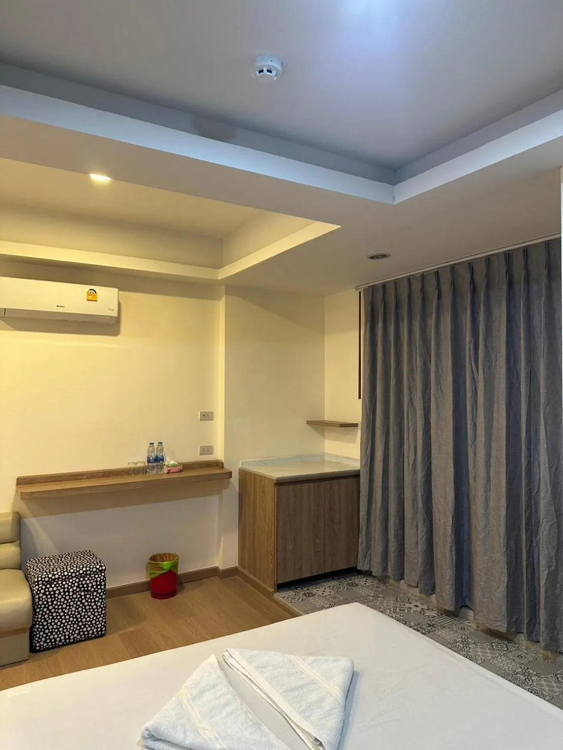 air conditioner, Bed in Royal Garden Home Hotel