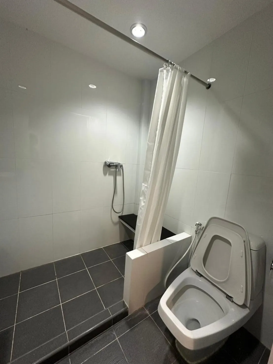 Bathroom in Royal Garden Home Hotel