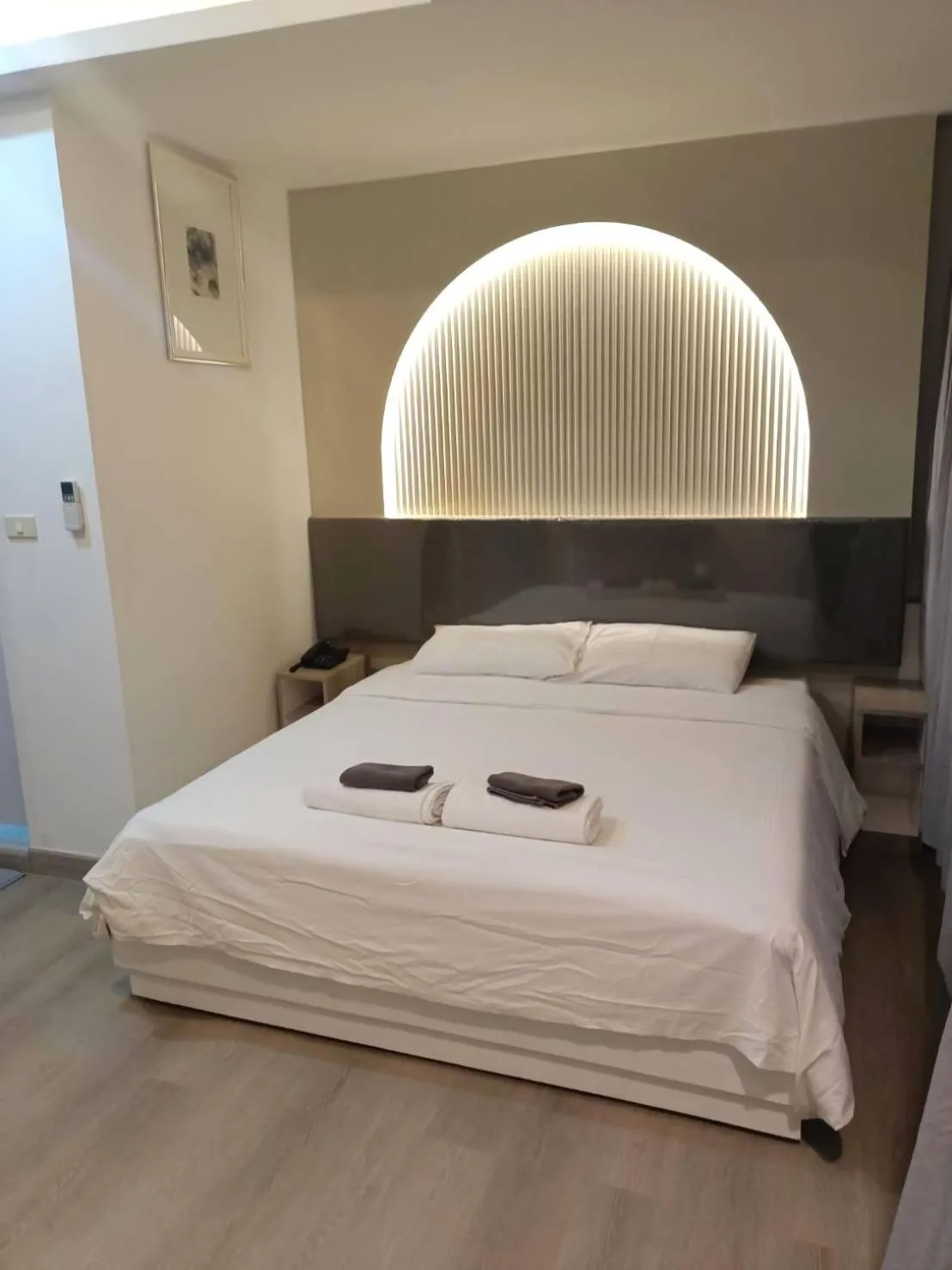 Bed in Royal Garden Home Hotel