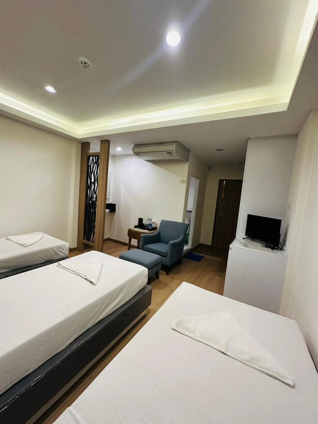 Photo of the whole room, Bed in Royal Garden Home Hotel