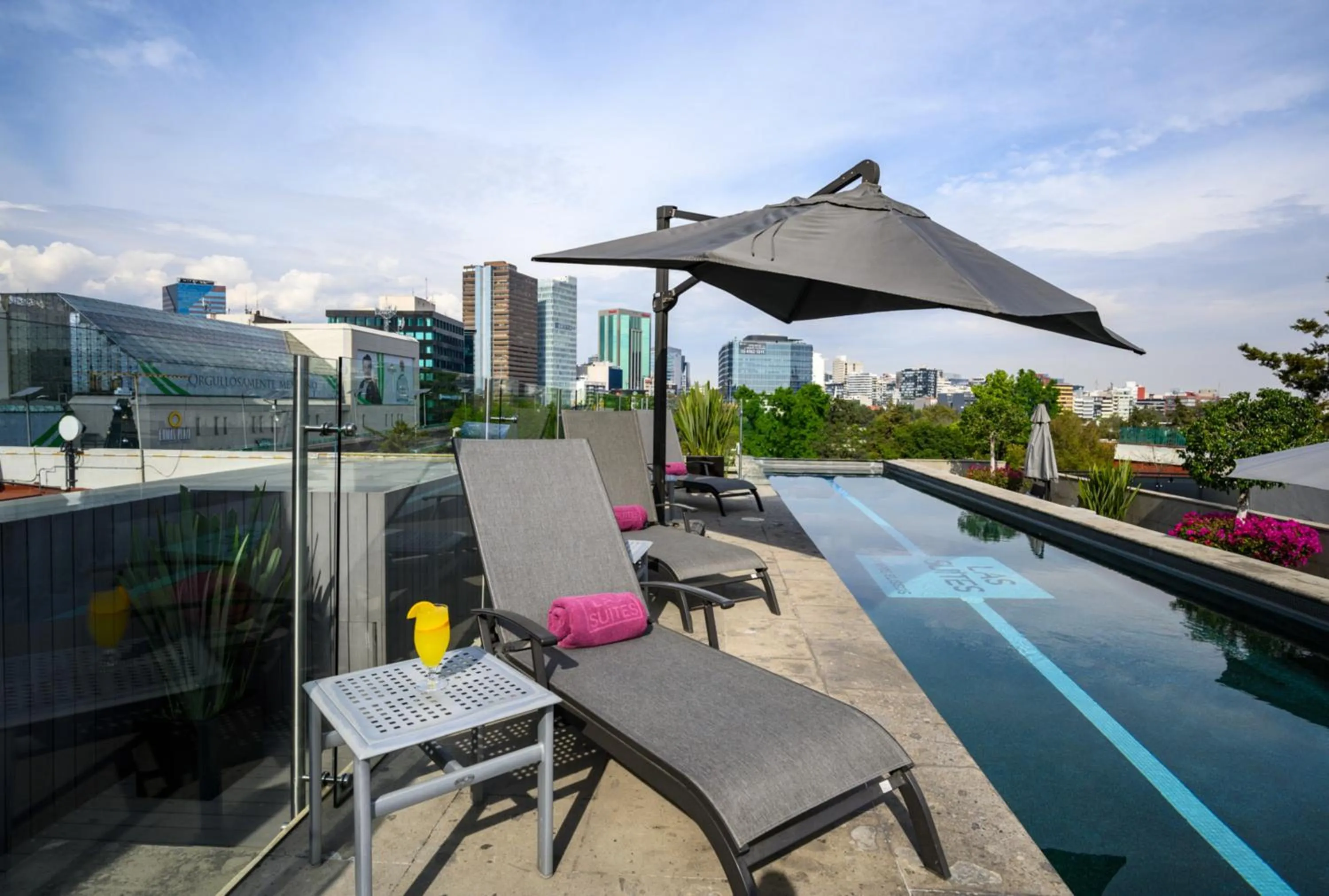 Swimming pool in Las Suites Campos Eliseos