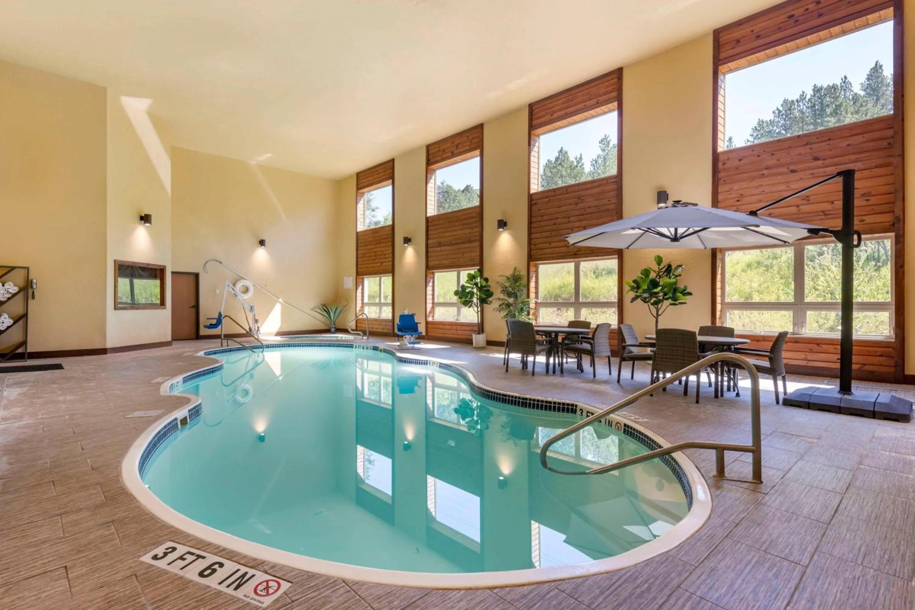 Pool view in Best Western Devils Tower Inn