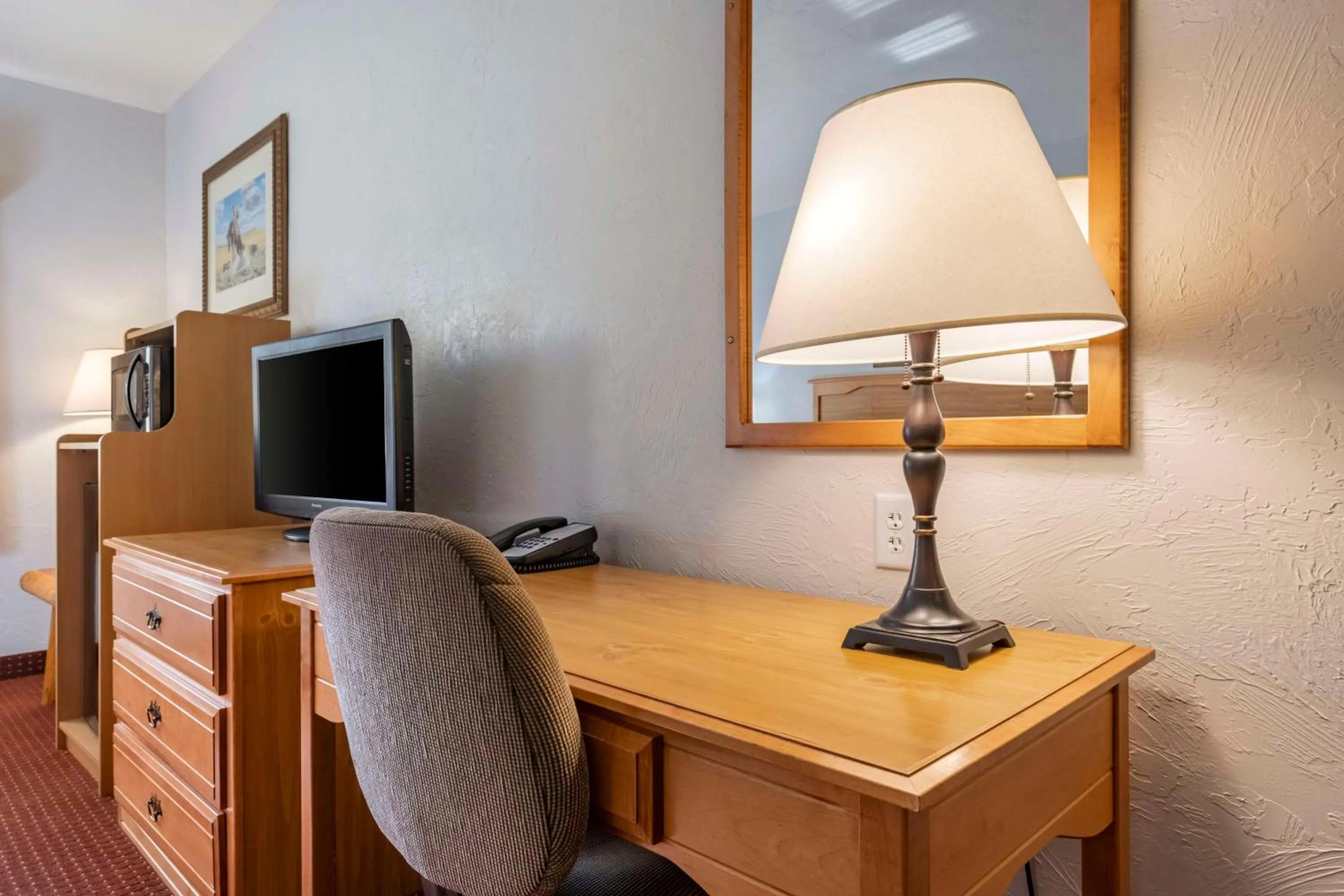 Bedroom in Best Western Devils Tower Inn