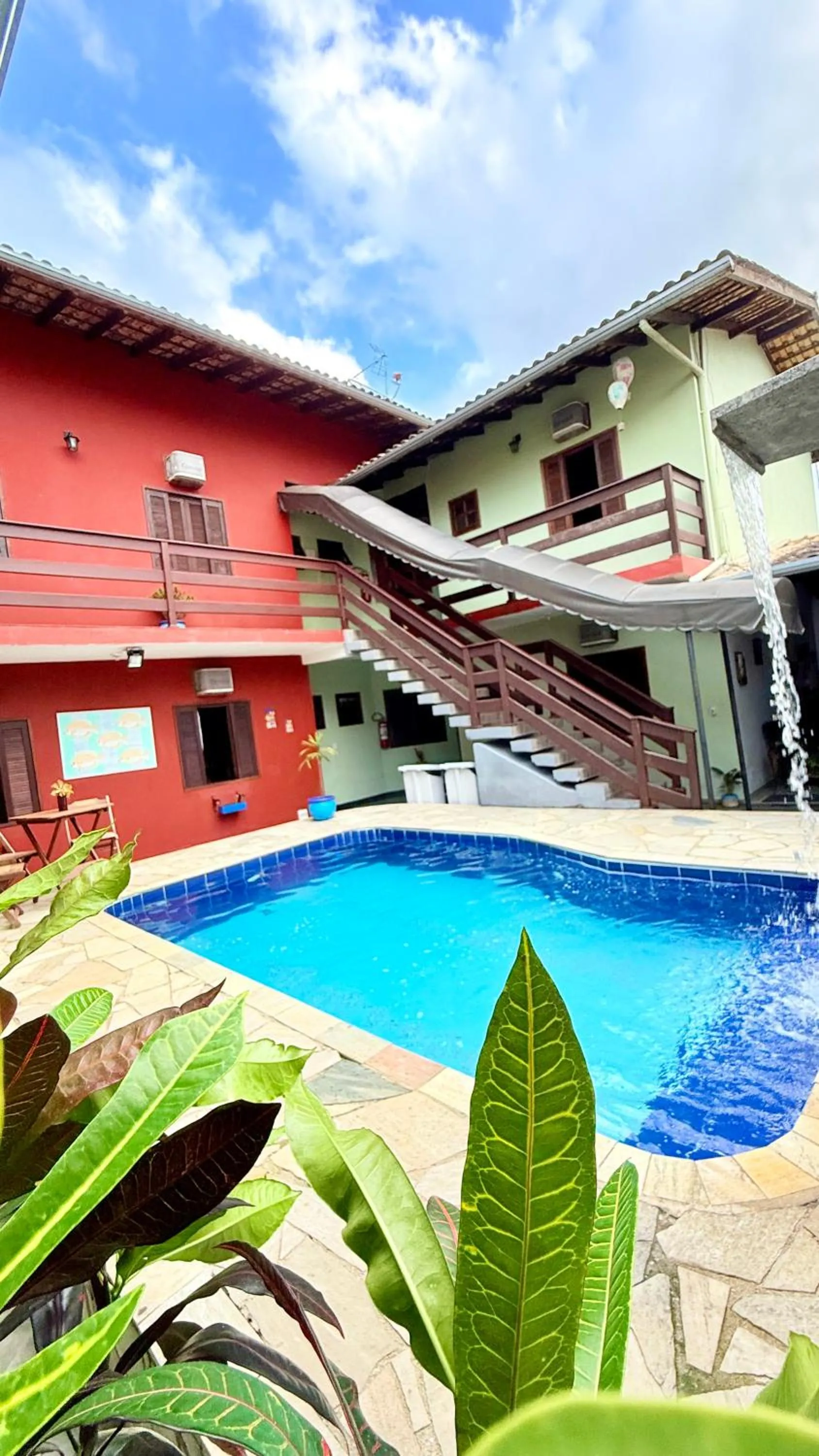 Swimming pool in Pousada Cores Do Mar