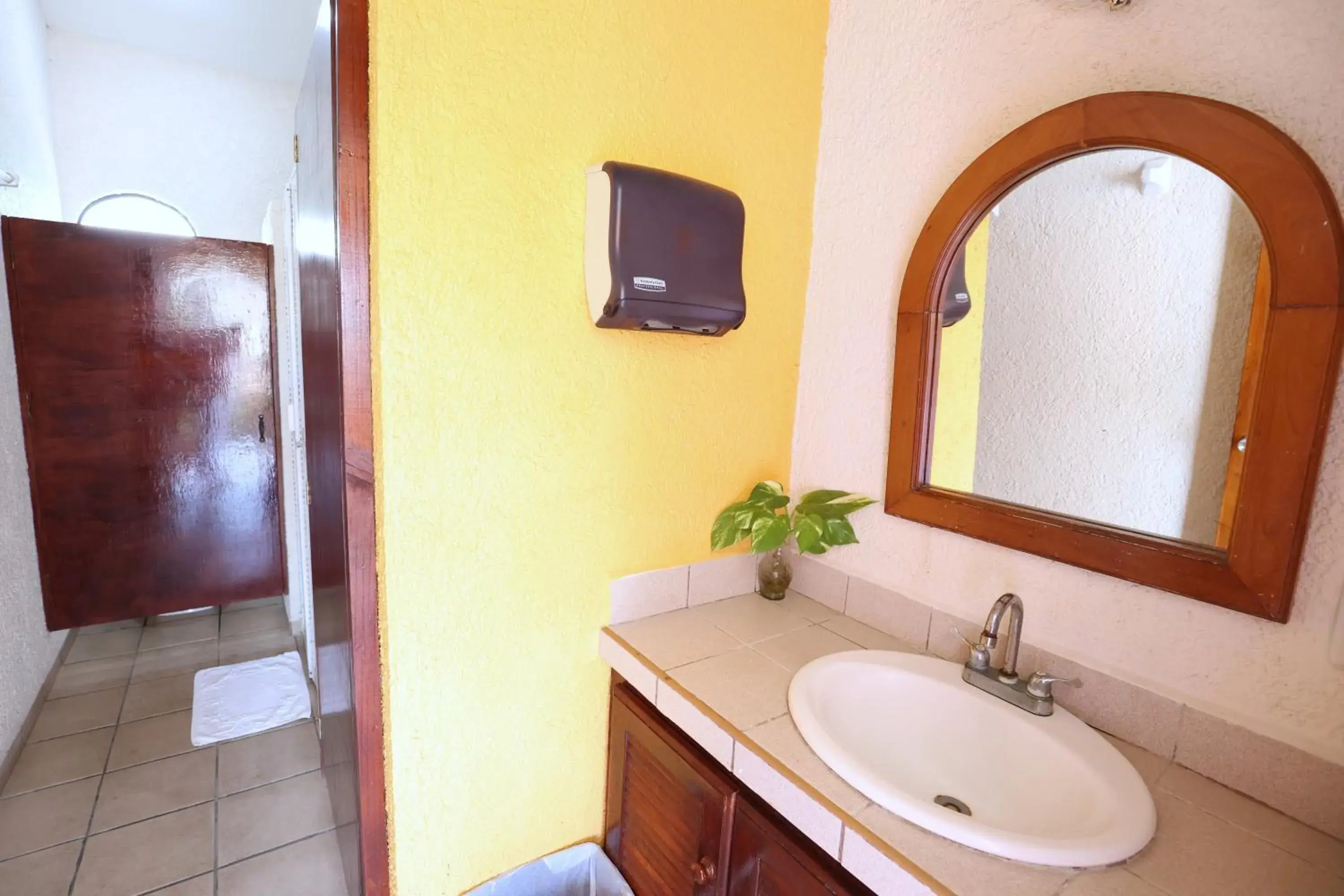 Caribbean Room with Terrace shared bathroom in Hotel Bosque Caribe, 5th Av. zone Caribbean Room with Terrace shared bathroom in Hotel Bosque Caribe, 5th Av. zone