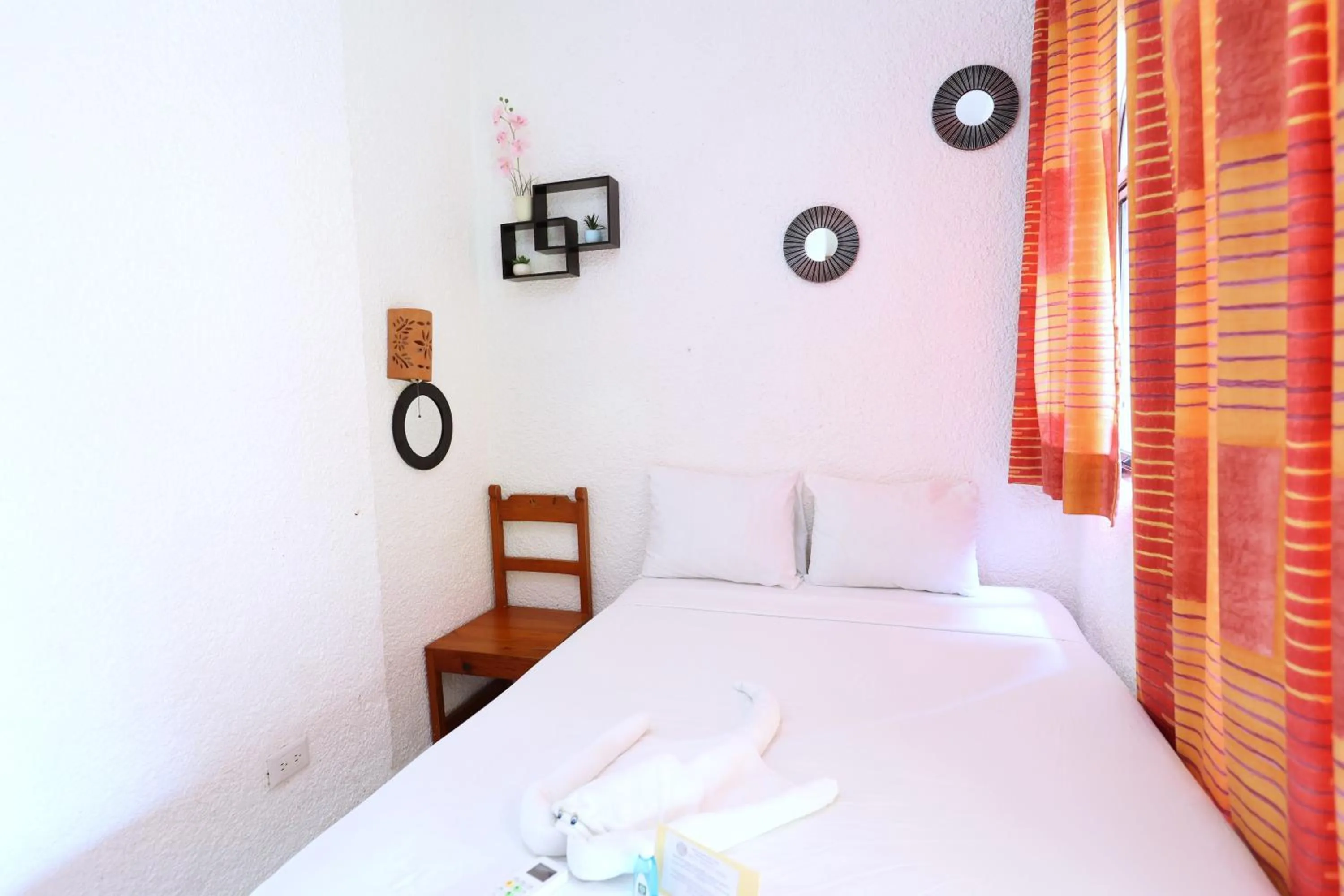 Bedroom, Bed in Hotel Bosque Caribe, 5th Av. zone