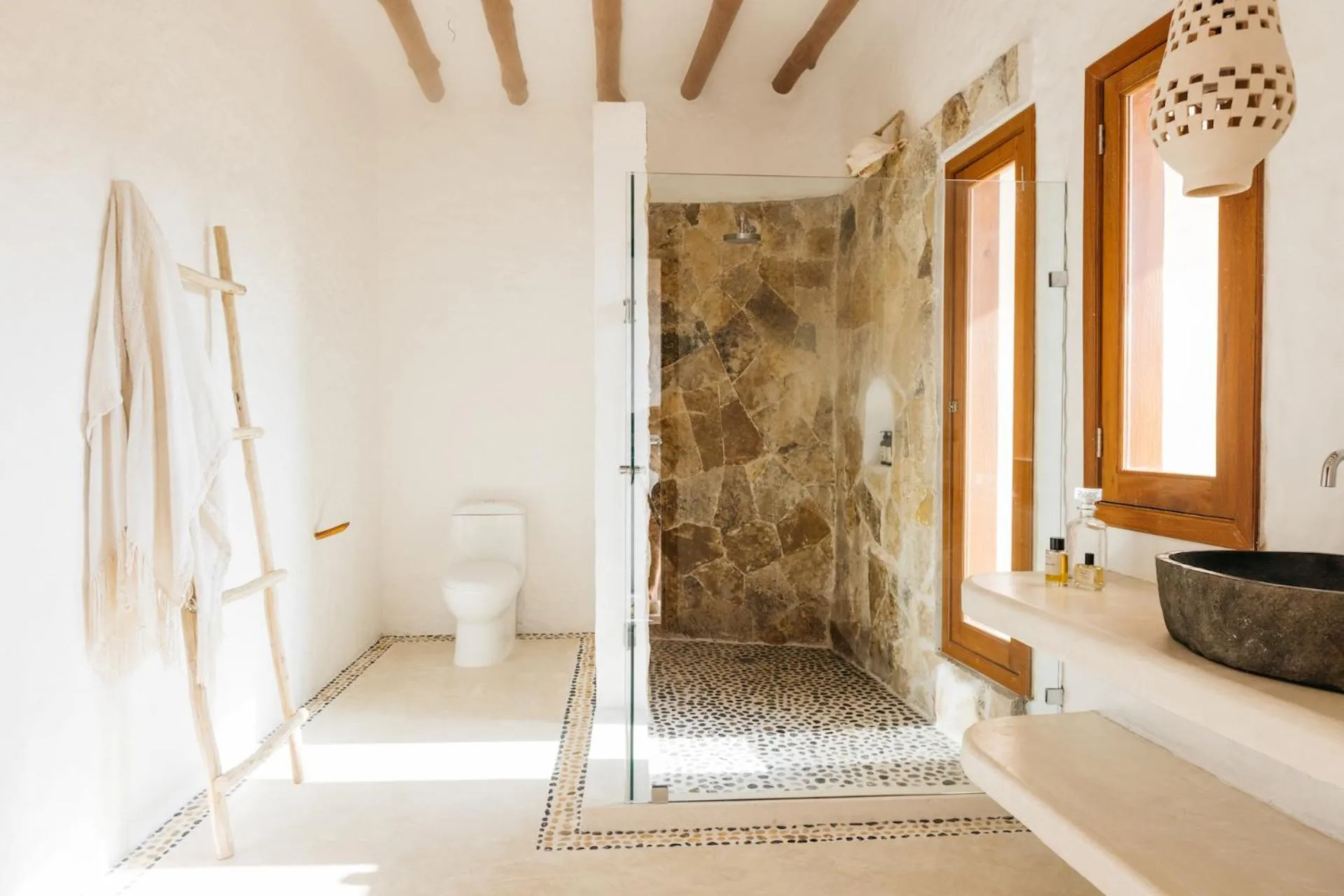 Shower in Casa Las Tortugas Petit Beach Hotel & Spa