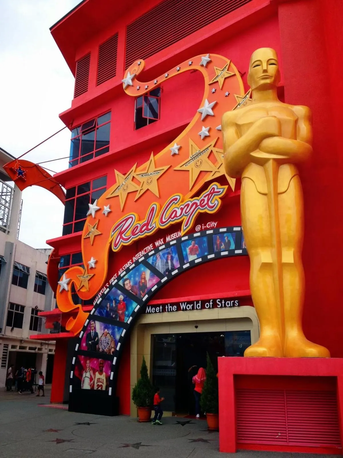 Property building in [SLEEPS 4 PAX] @ I-CITY