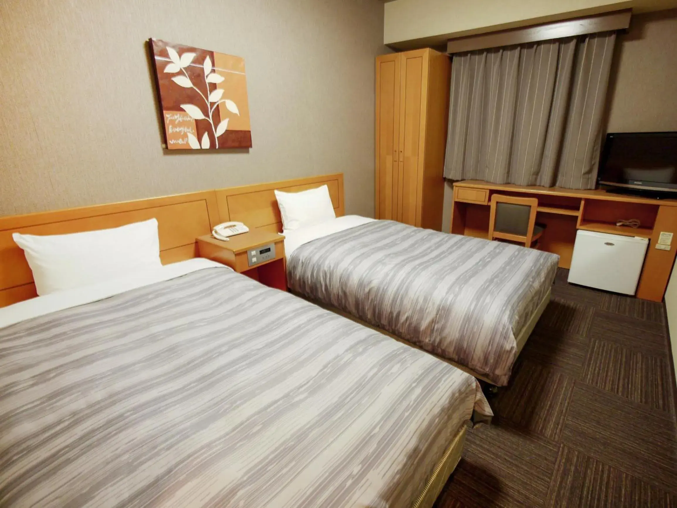 Twin Room - single occupancy - Smoking in Hotel Route-Inn Osaka Honmachi Twin Room - single occupancy - Smoking in Hotel Route-Inn Osaka Honmachi