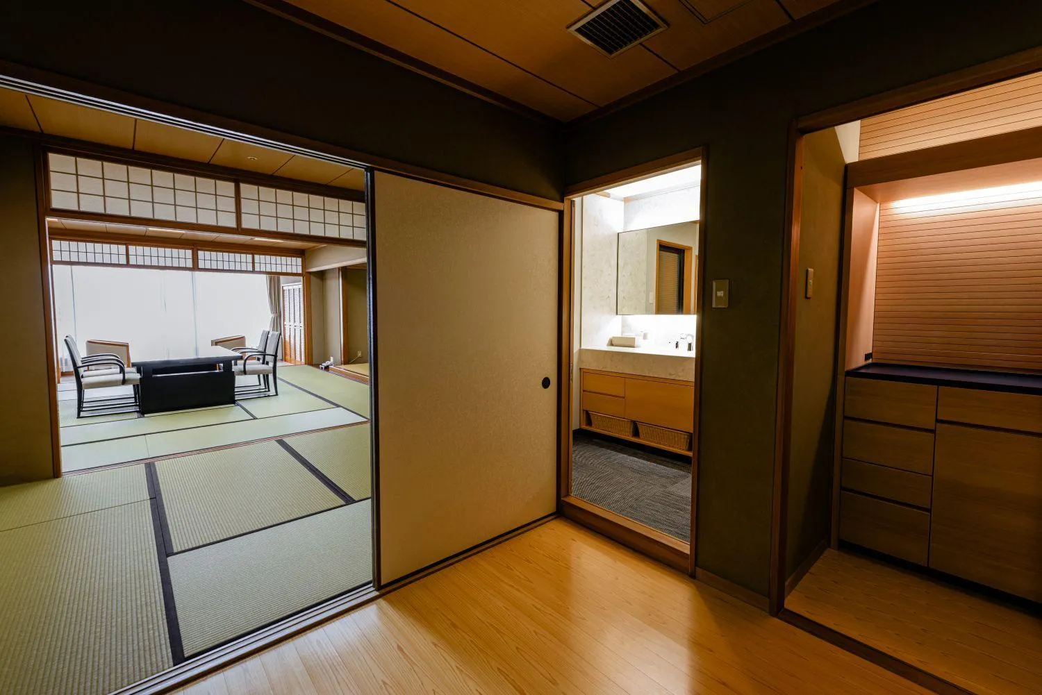 Dining area, Bed in Kinzan