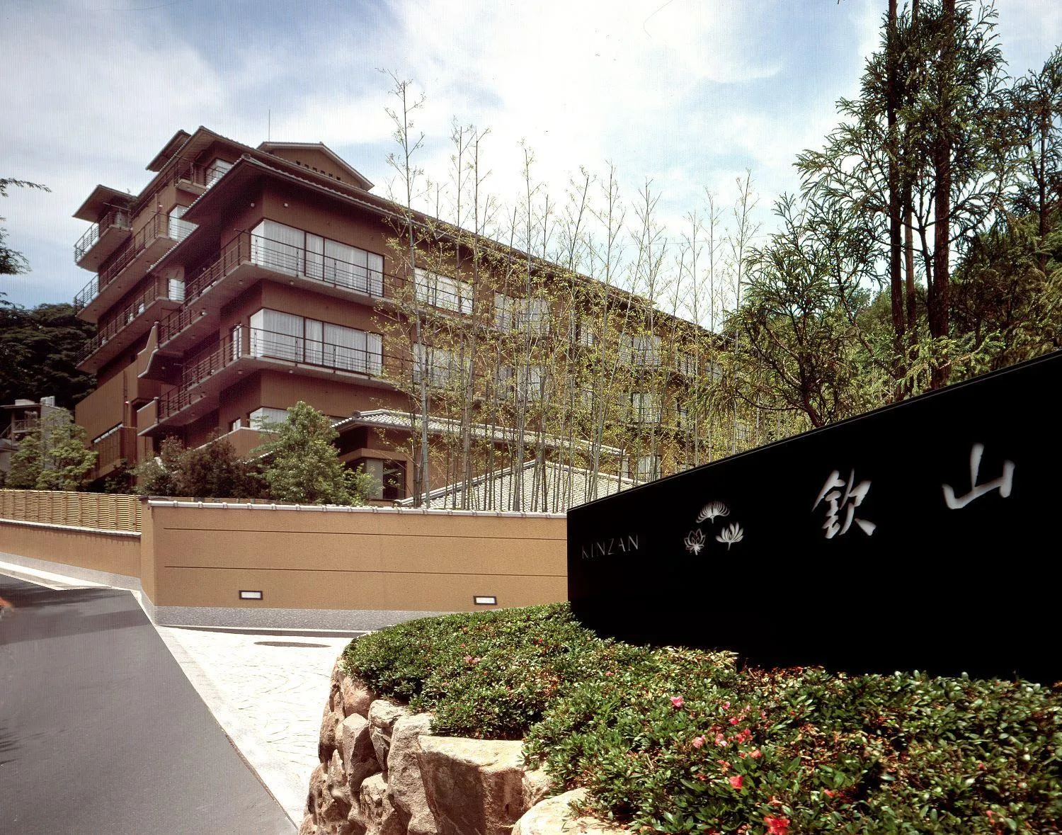 Property building in Kinzan