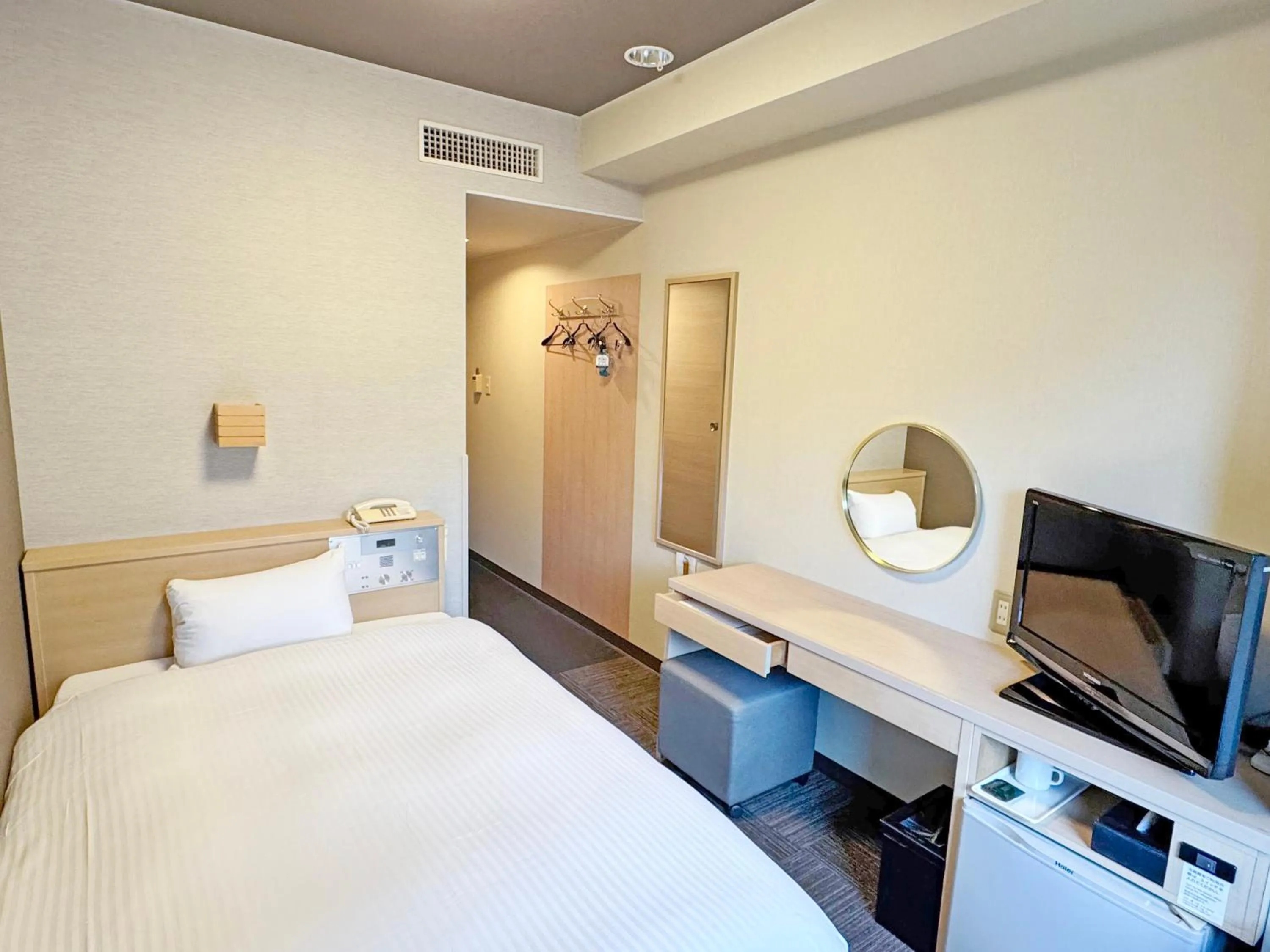 Photo of the whole room, Bed in Hotel Route-Inn Tokyo Asagaya