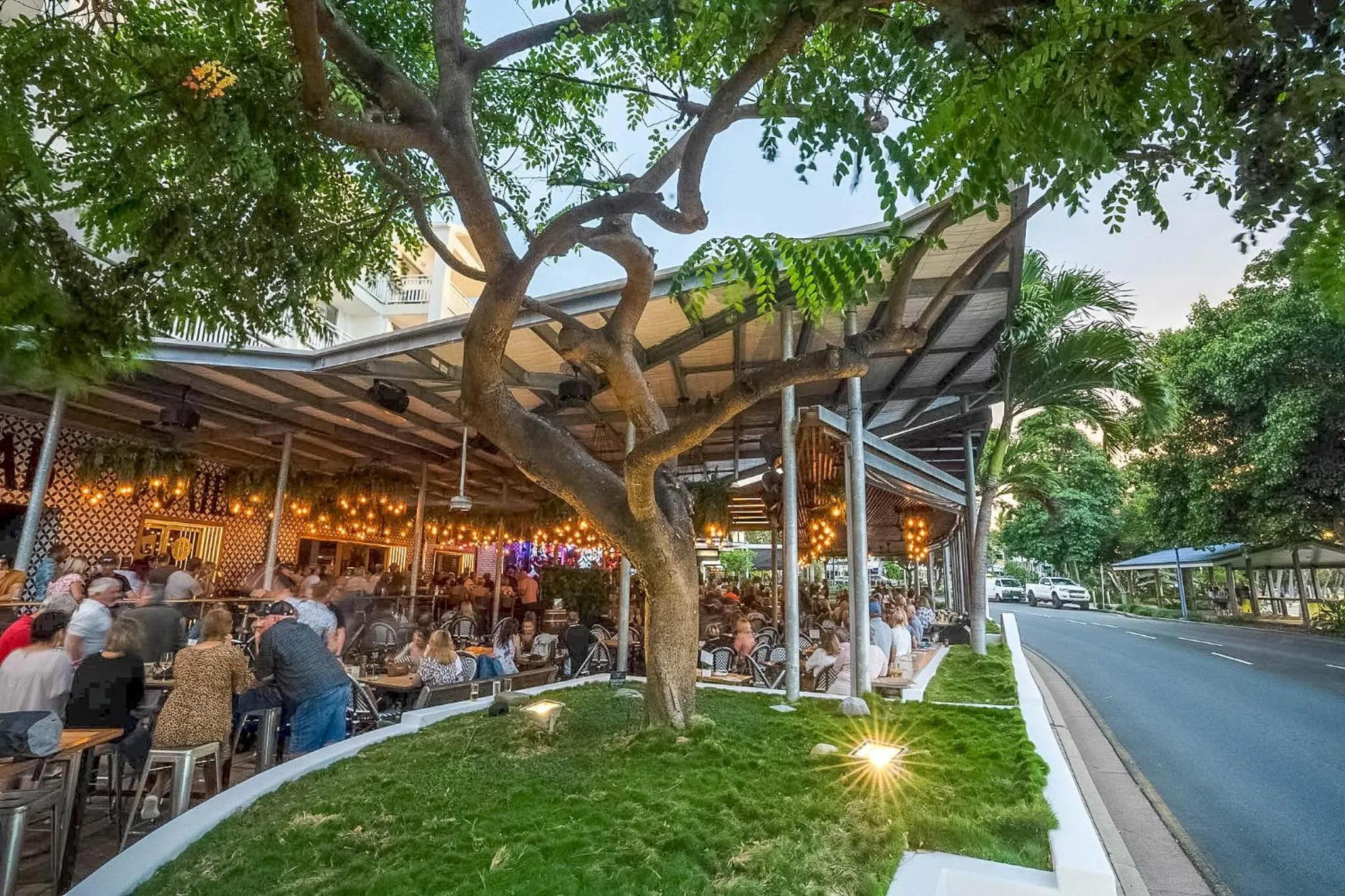 Restaurant/places to eat in Airlie Beach Hotel