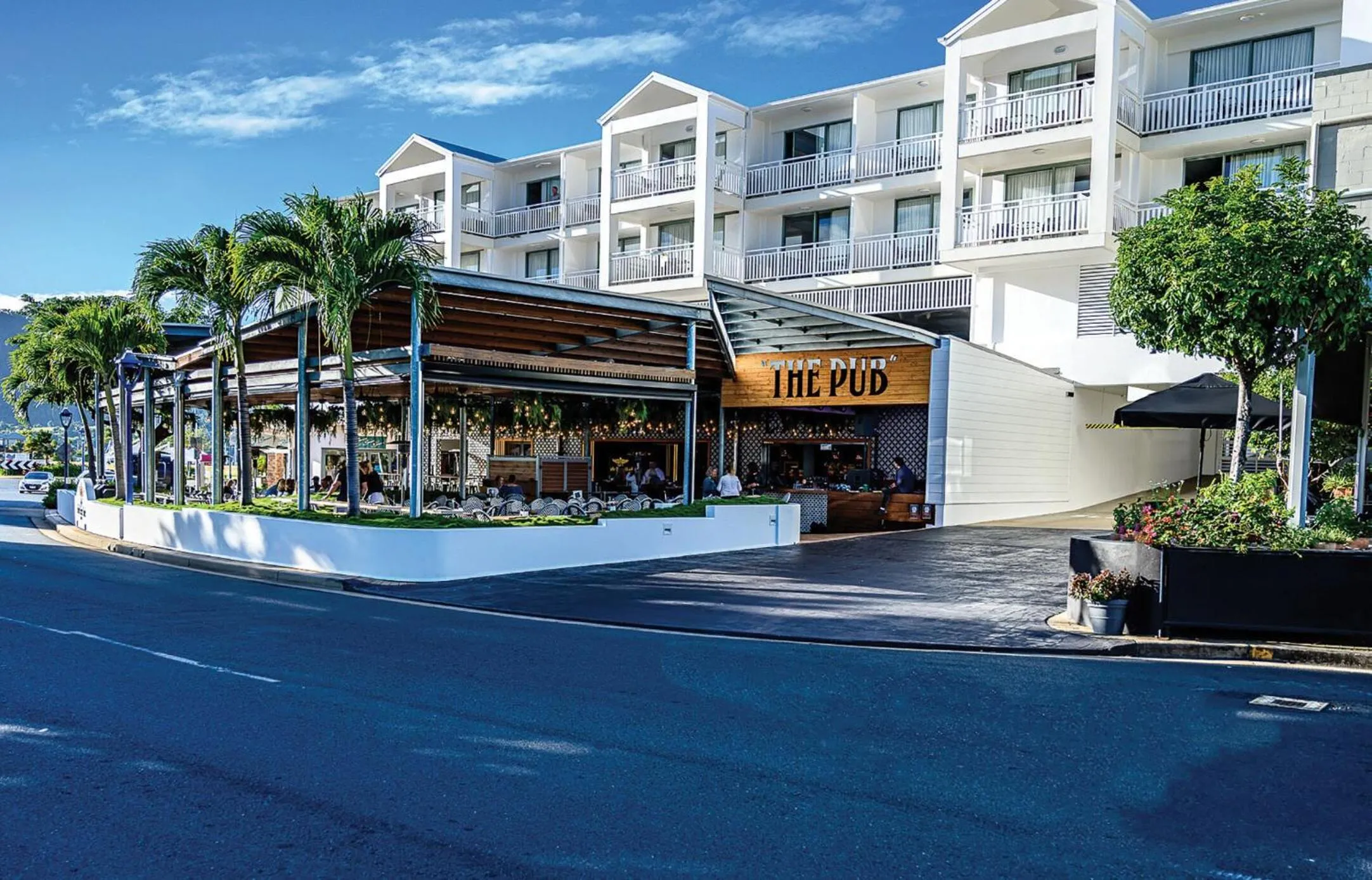 Lounge or bar in Airlie Beach Hotel