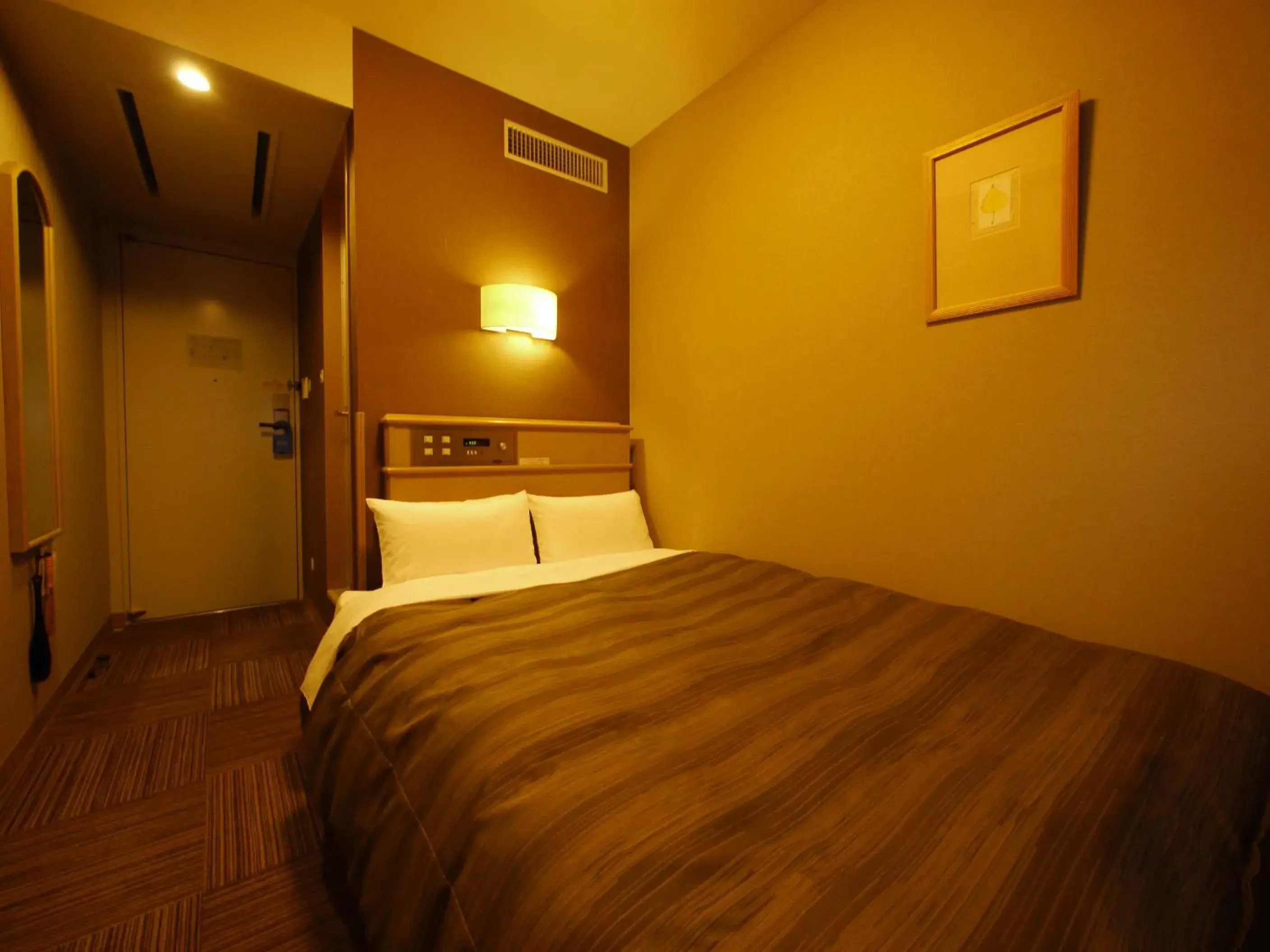 Double Room with Small Double Bed -Smoking in Hotel Route-Inn Hakata Ekiminami Double Room with Small Double Bed -Smoking in Hotel Route-Inn Hakata Ekiminami