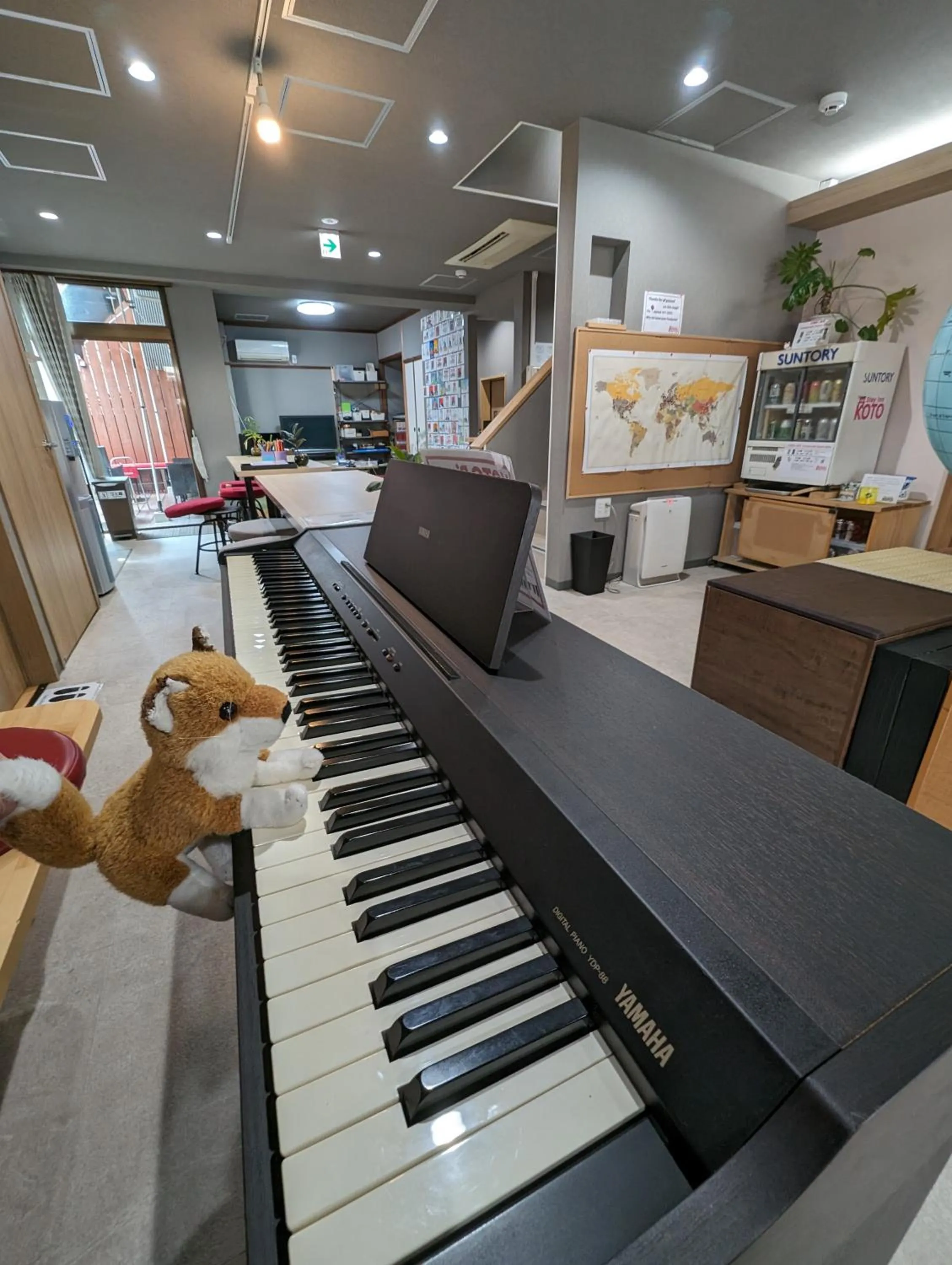 Communal lounge/ TV room in Stay Inn KOTO