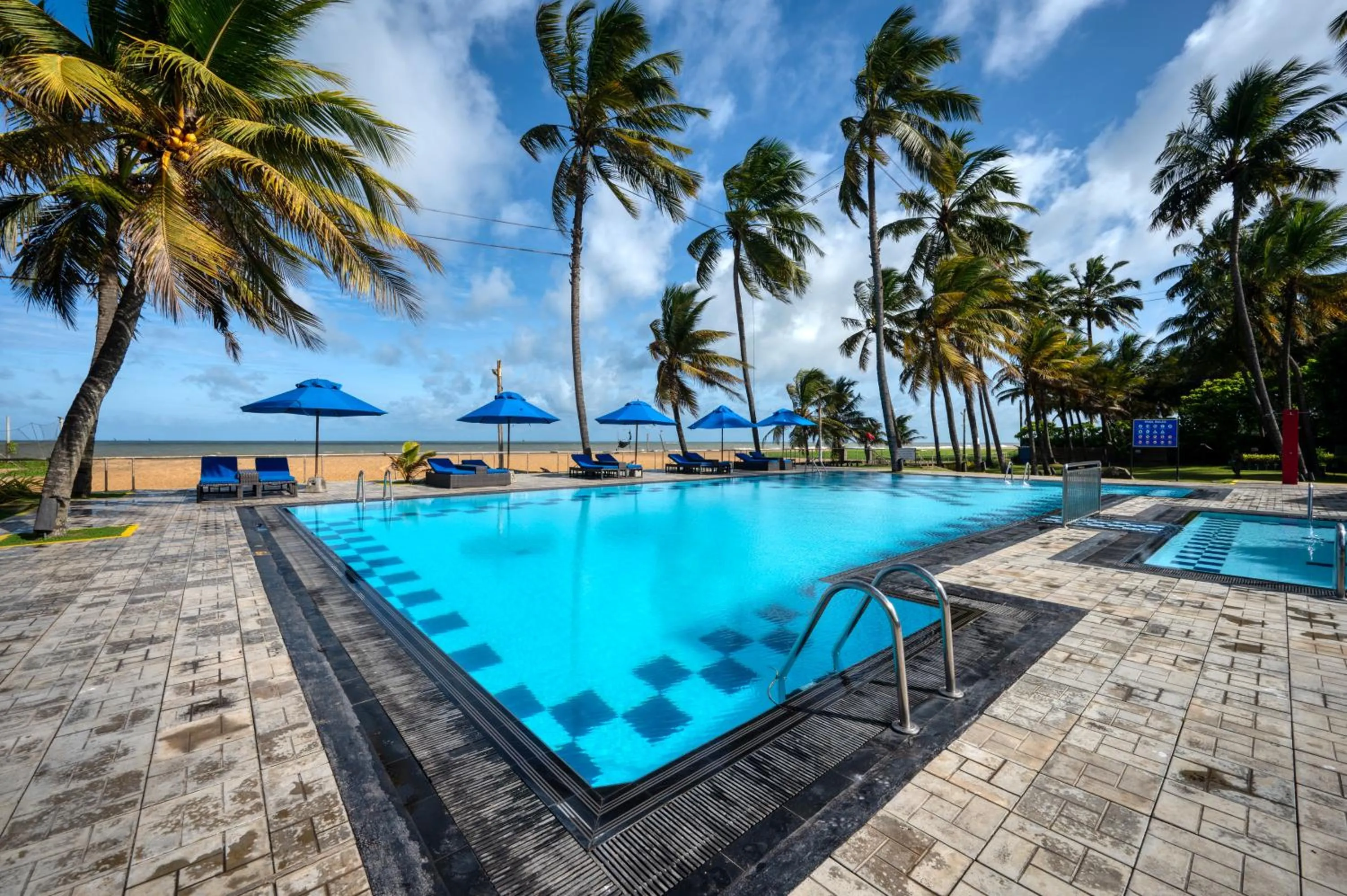 Swimming pool in Camelot Beach Hotel