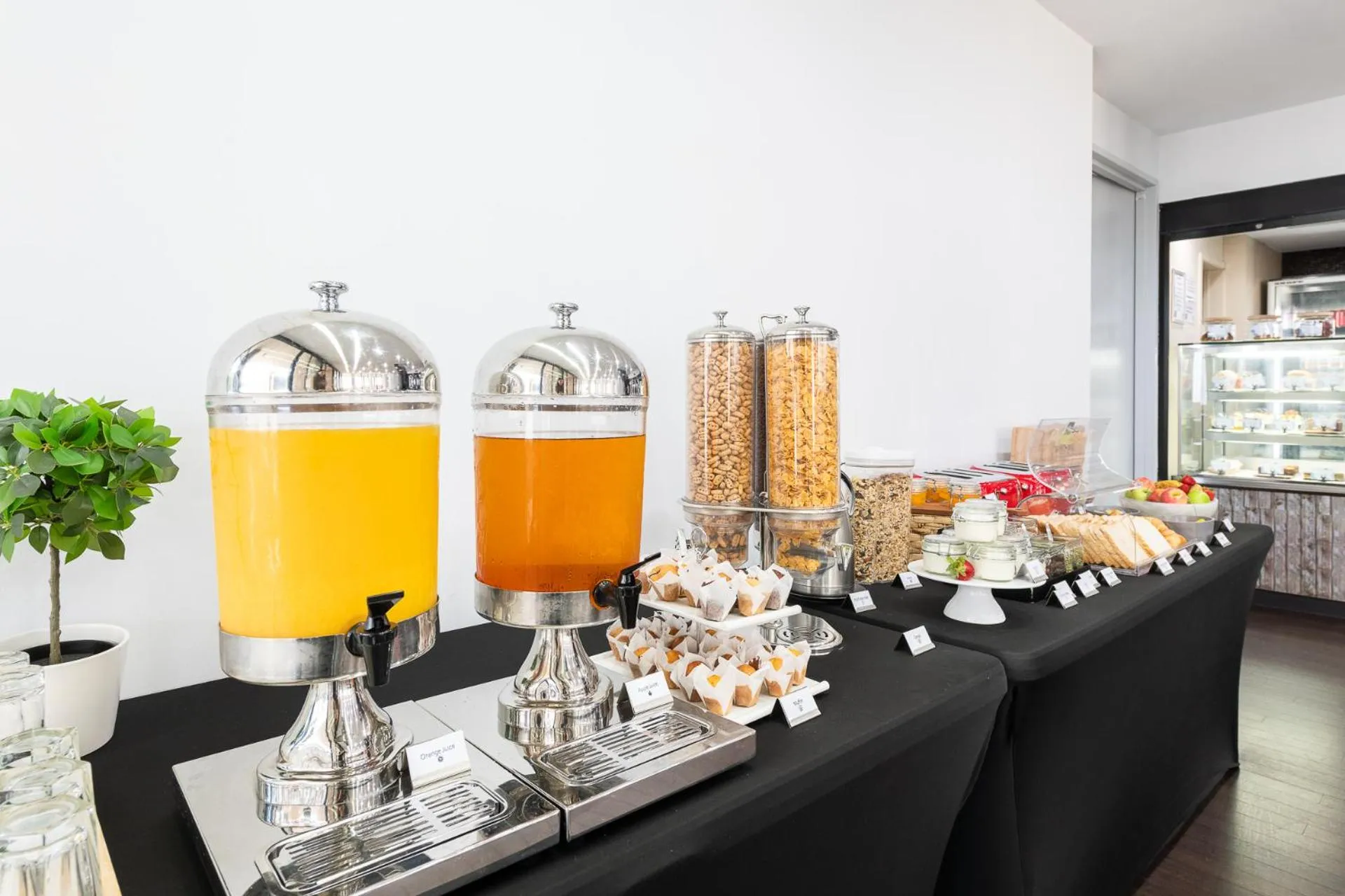 Buffet breakfast in YHA Brisbane City