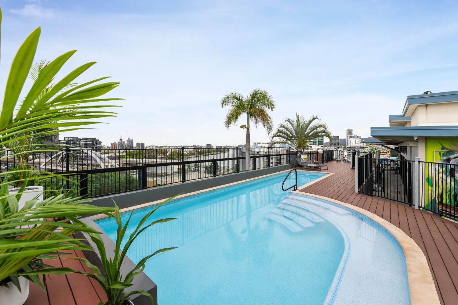 Swimming pool in YHA Brisbane City