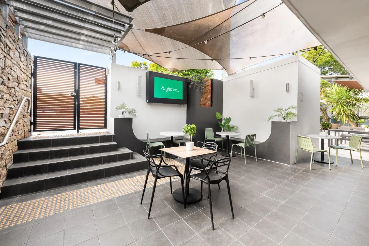 Inner courtyard view in YHA Brisbane City