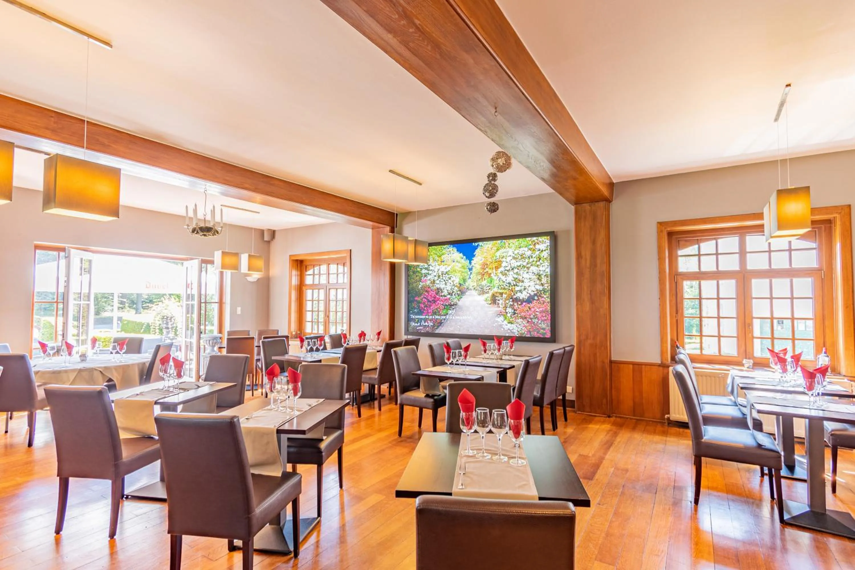 Restaurant/places to eat in Les Rhodos