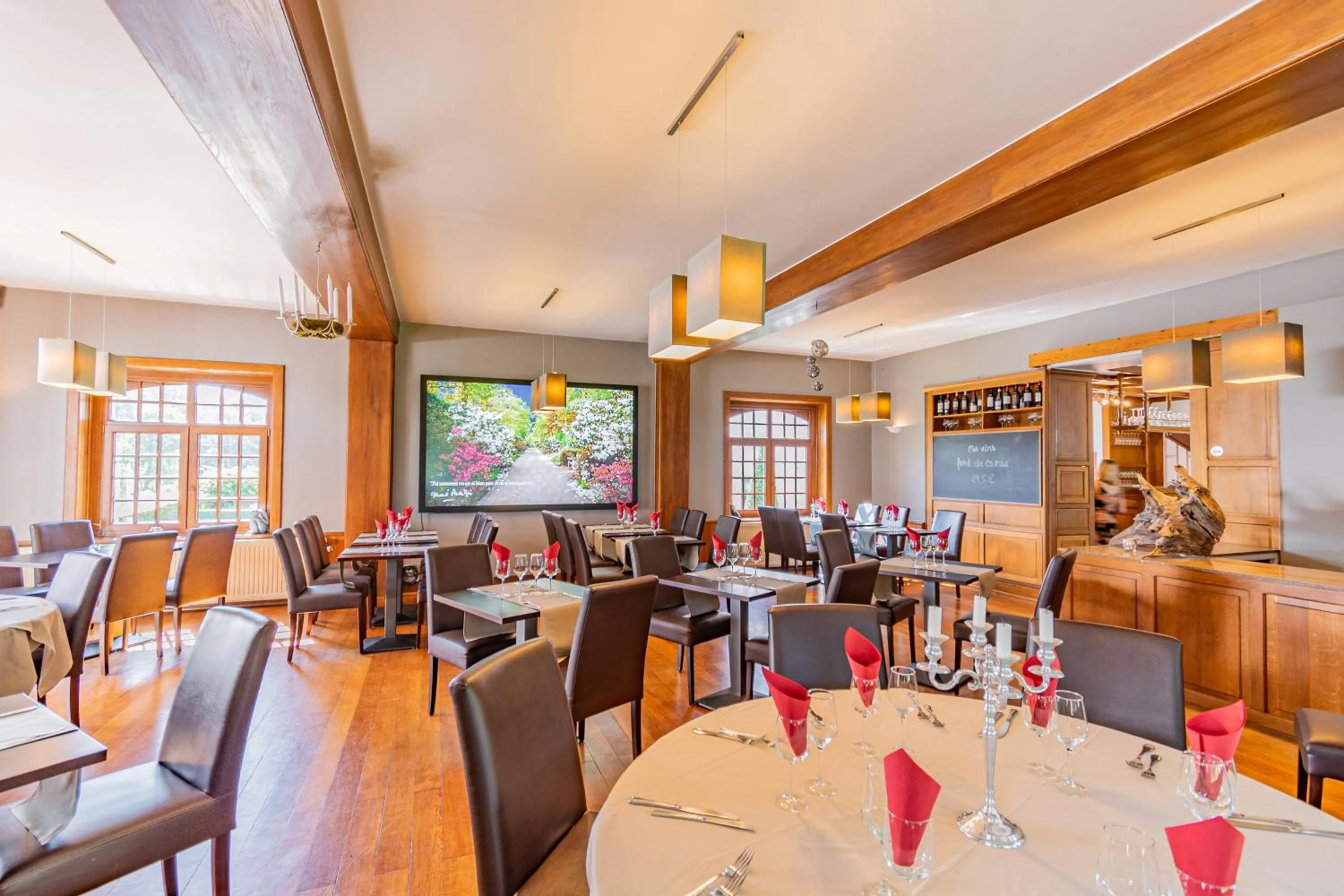 Restaurant/places to eat in Les Rhodos