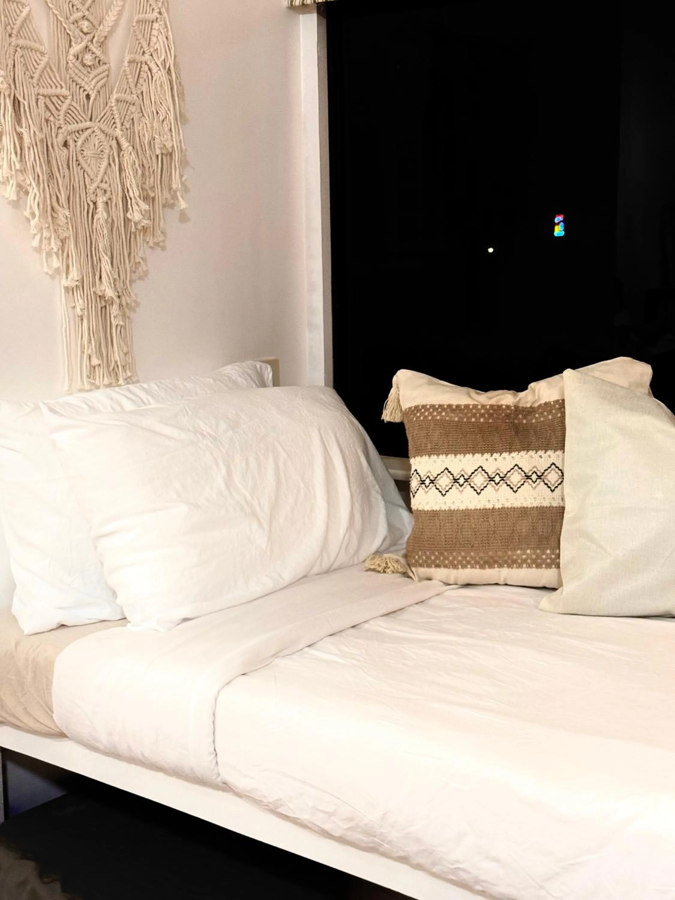 Bedroom, Bed in Monkey Business Siquijor