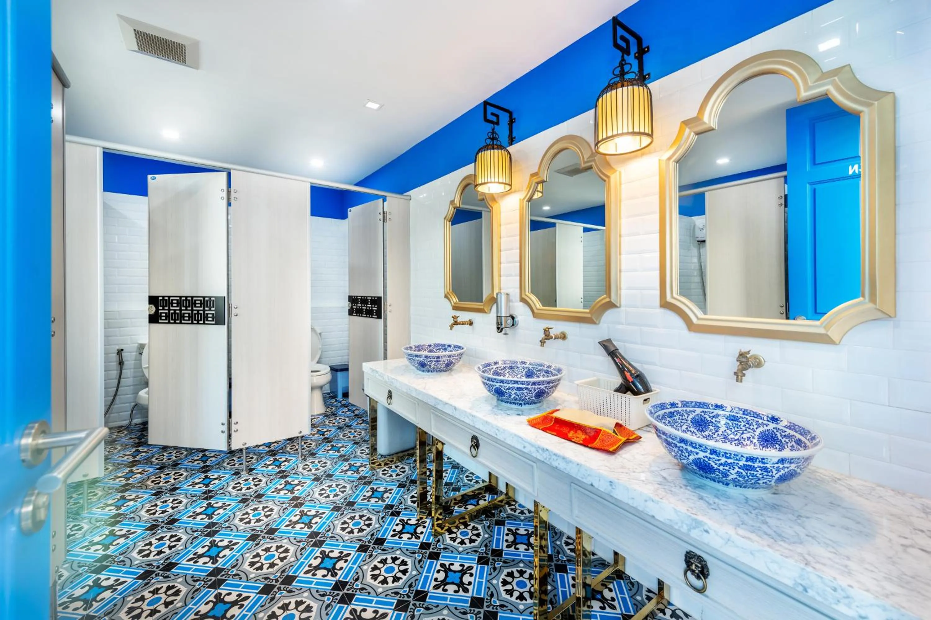 Toilet in Ama Hostel Bangkok