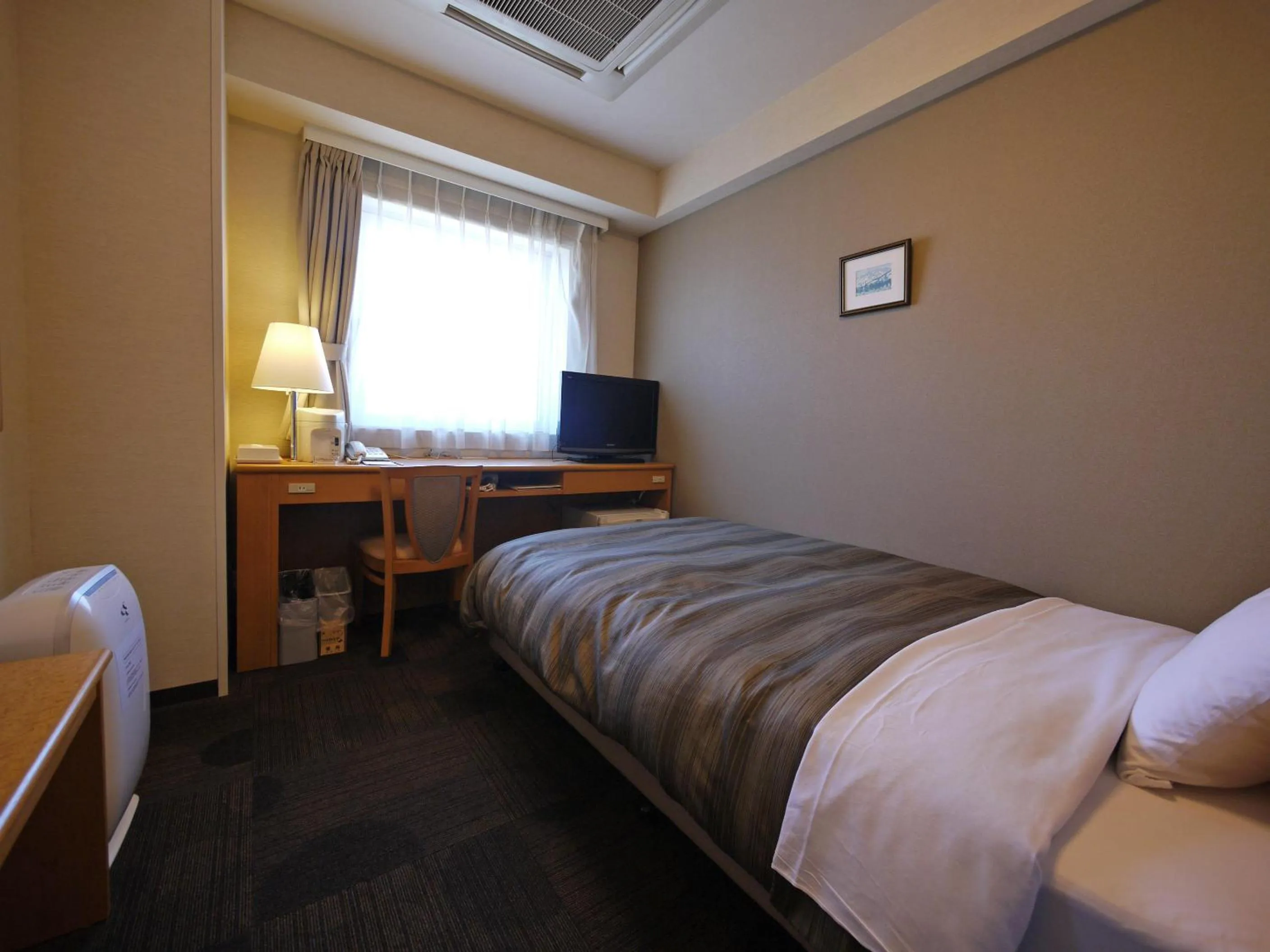 Photo of the whole room, Bed in Hotel Route-Inn Sapporo Shiroishi