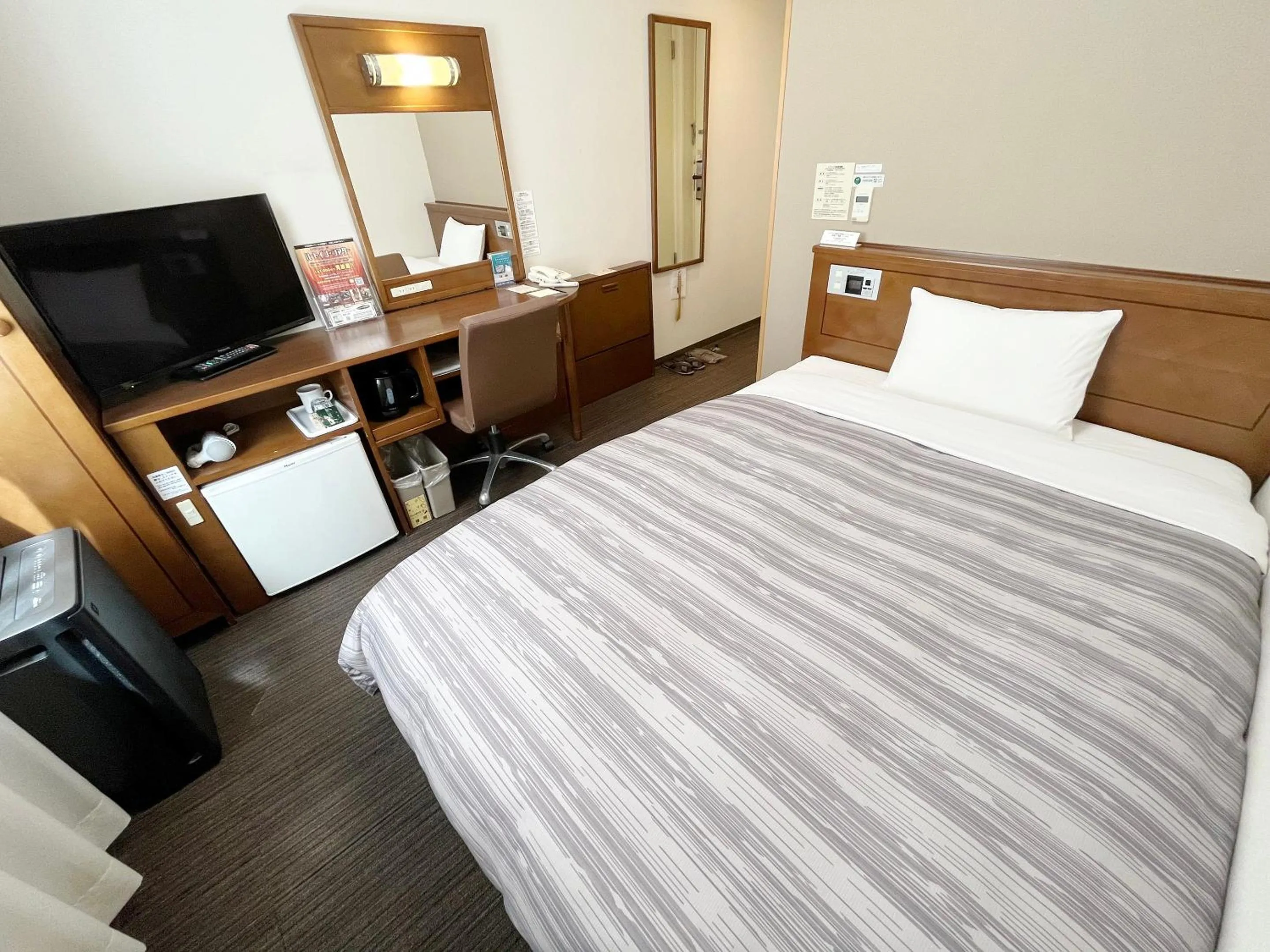 Photo of the whole room, Bed in Hotel Route-Inn Sapporo Ekimae Kitaguchi