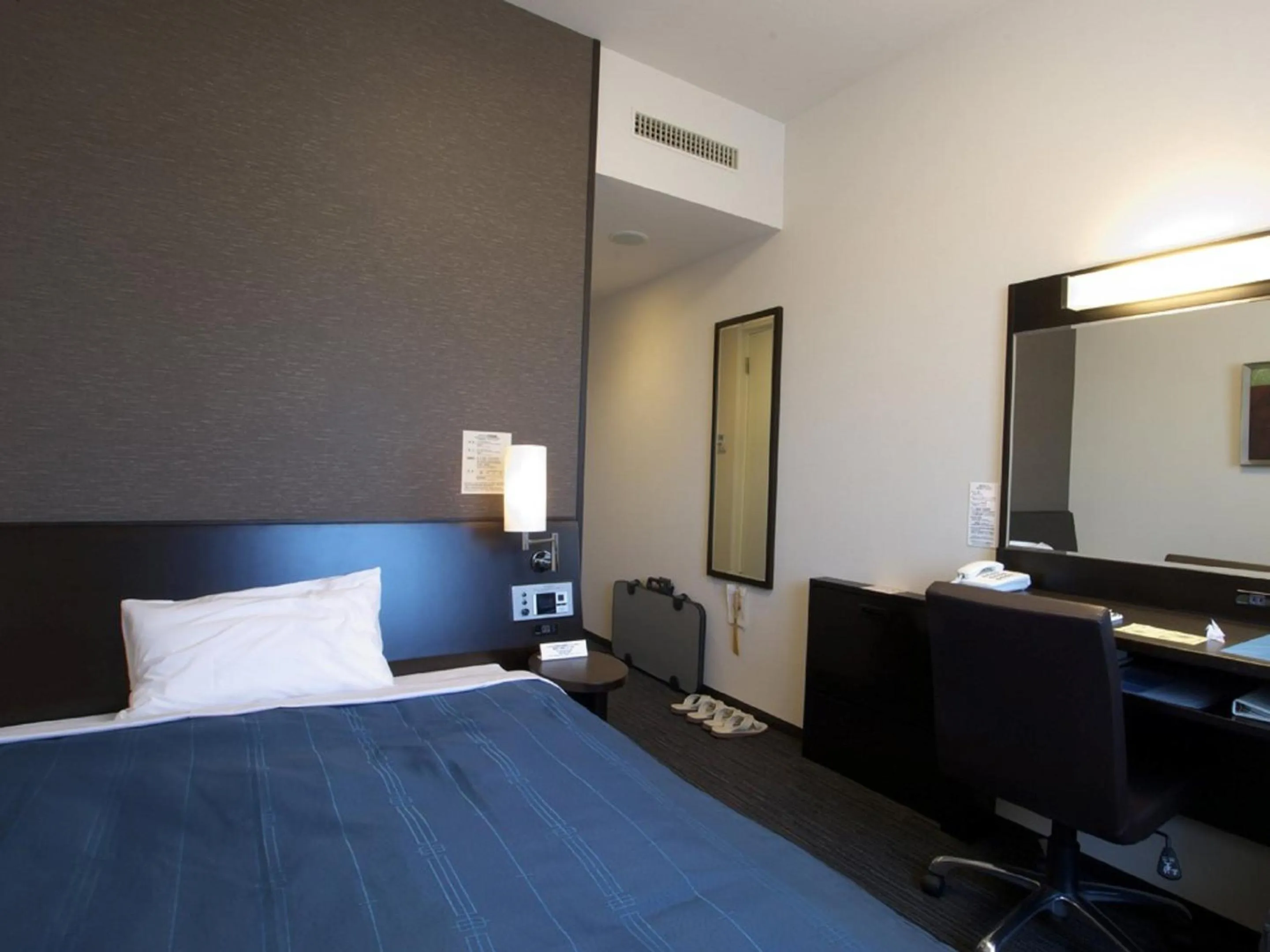 Photo of the whole room, Bed in Hotel Route-Inn Sapporo Ekimae Kitaguchi