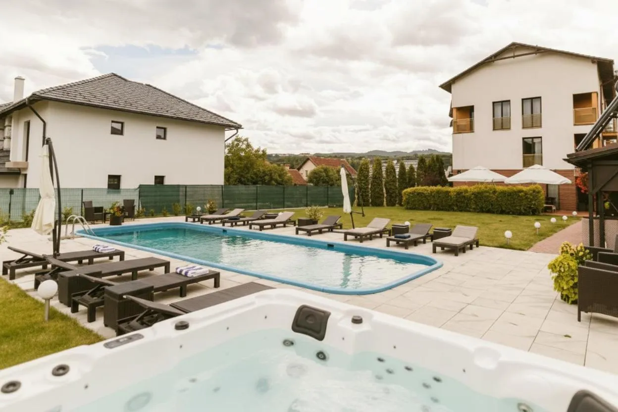 Swimming pool in Hanul Conitei