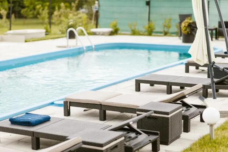 Swimming pool in Hanul Conitei