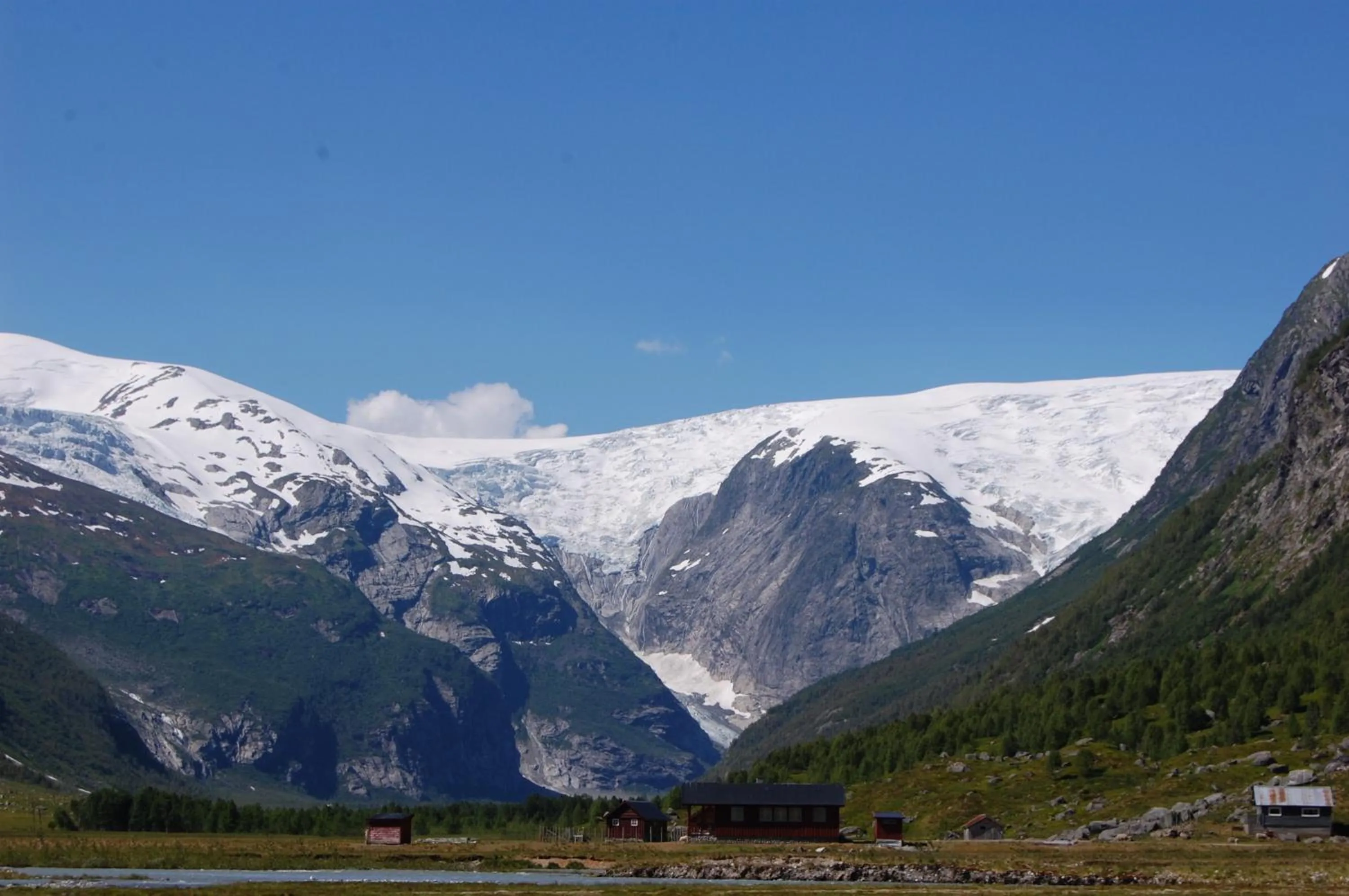Hiking in Eikum Hotel