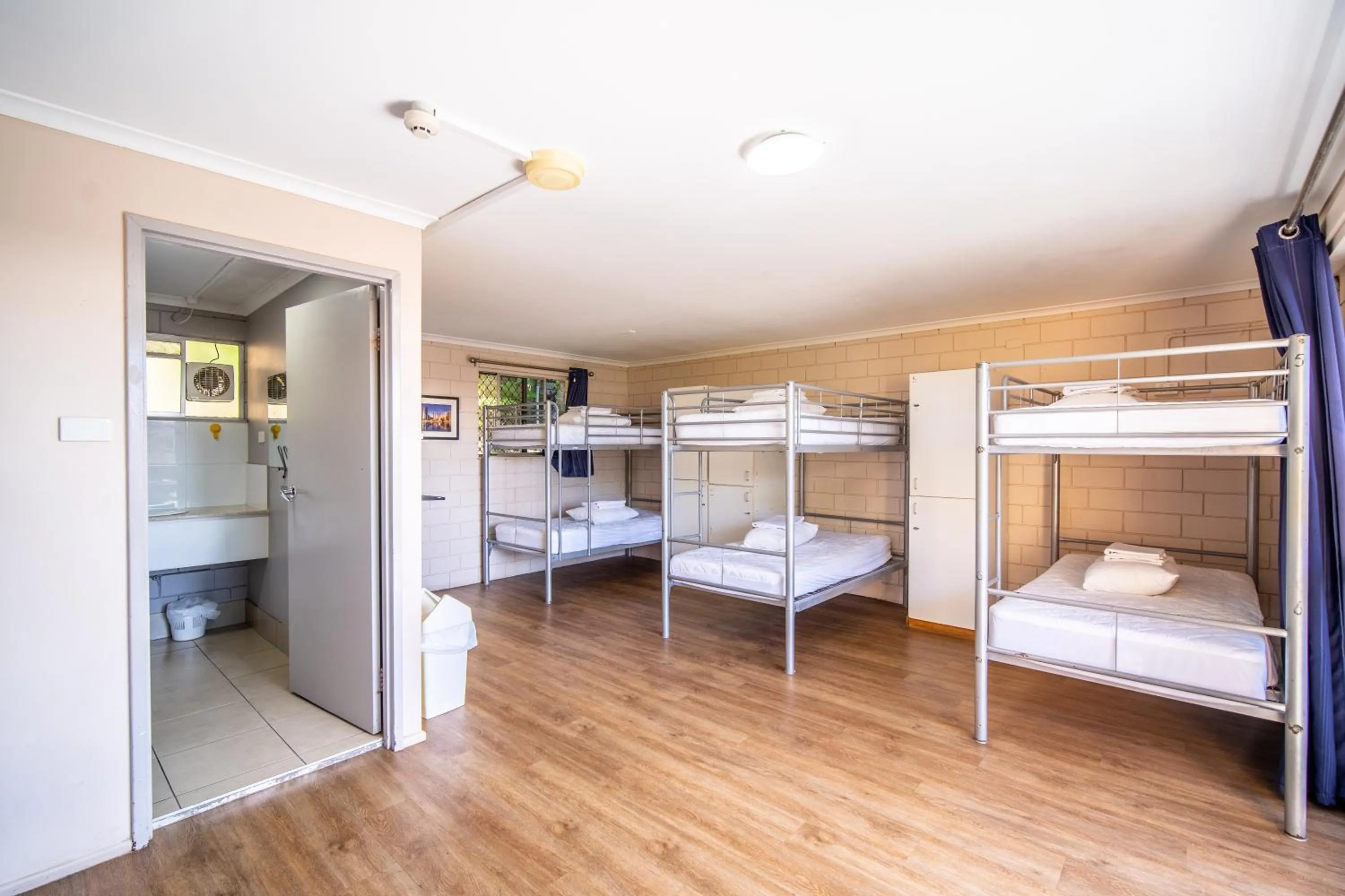 Bedroom, Bed in The Hostel, Airlie Beach