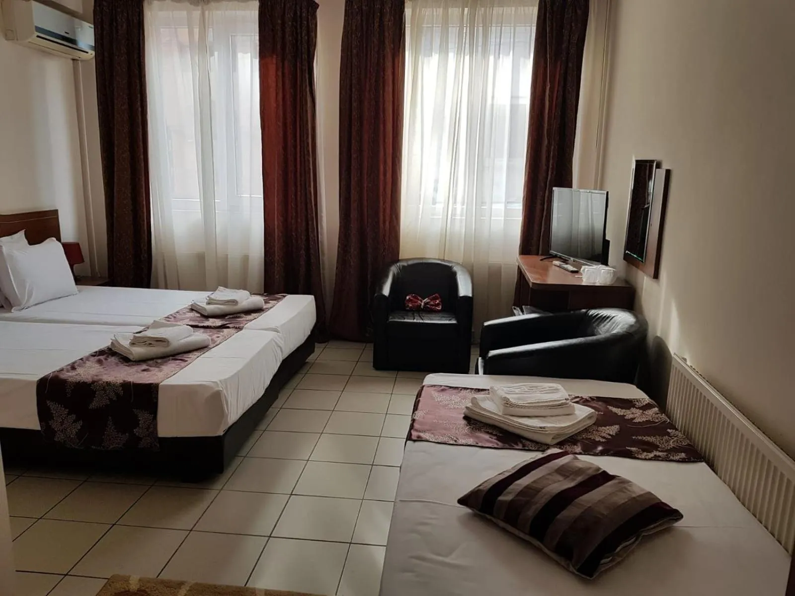 Bed in Hotel Tranzzit