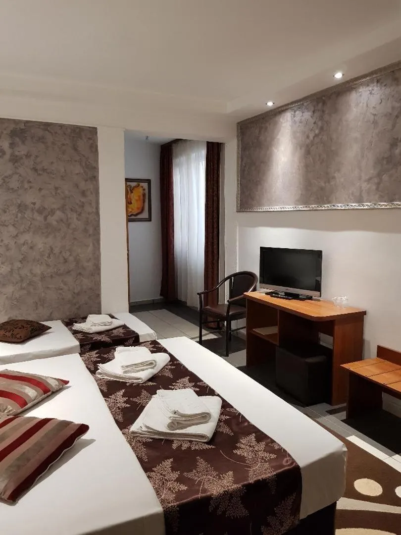 Bed in Hotel Tranzzit