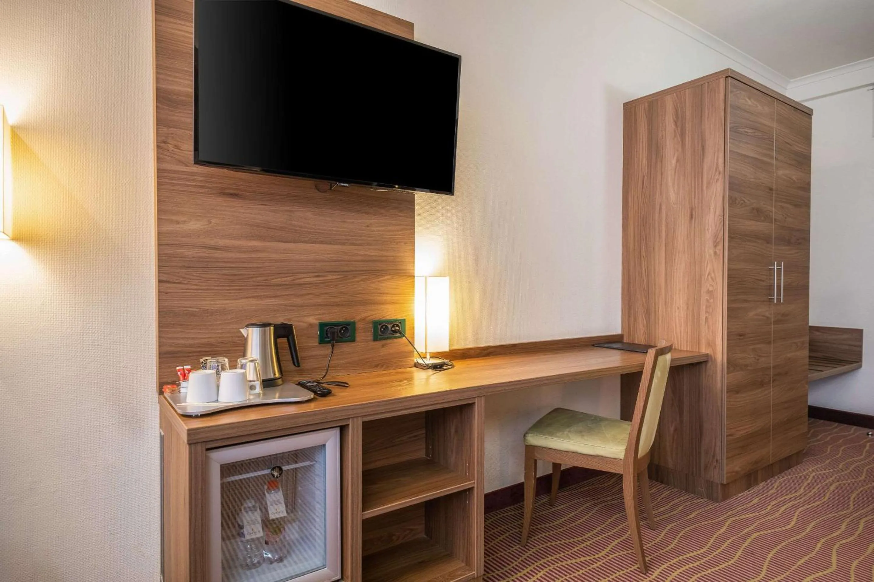 Photo of the whole room, Bed in Hotel Opera Antwerpen Centrum