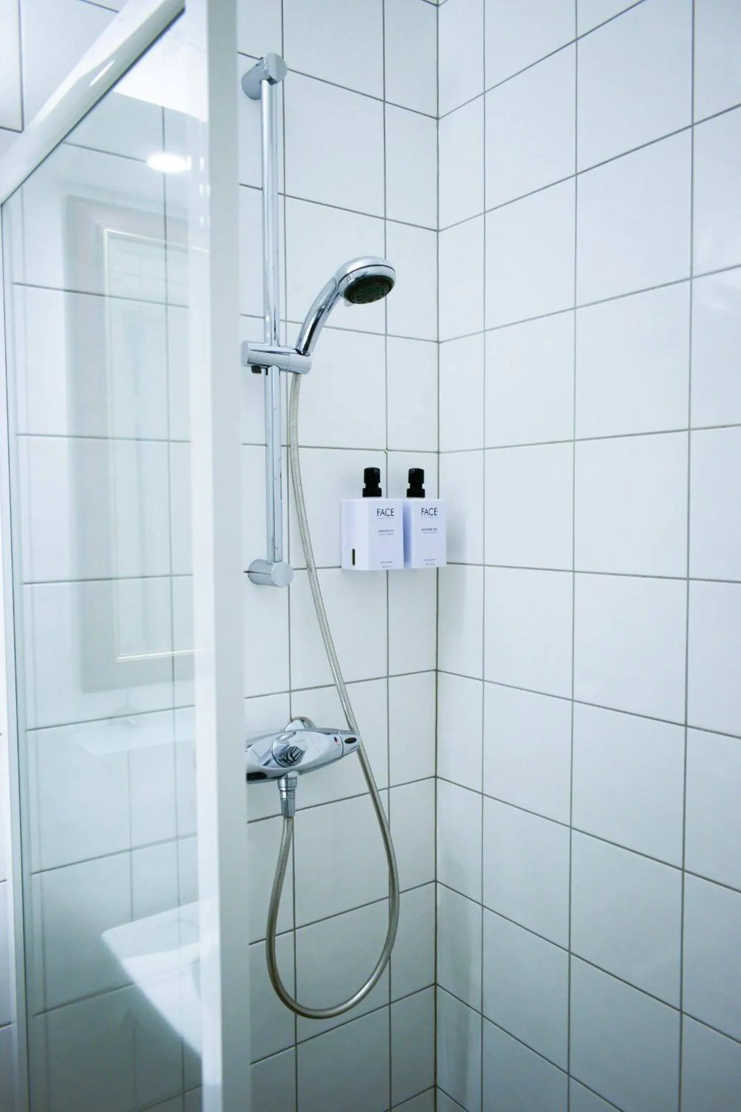 Photo of the whole room in Nordfjord Hotell