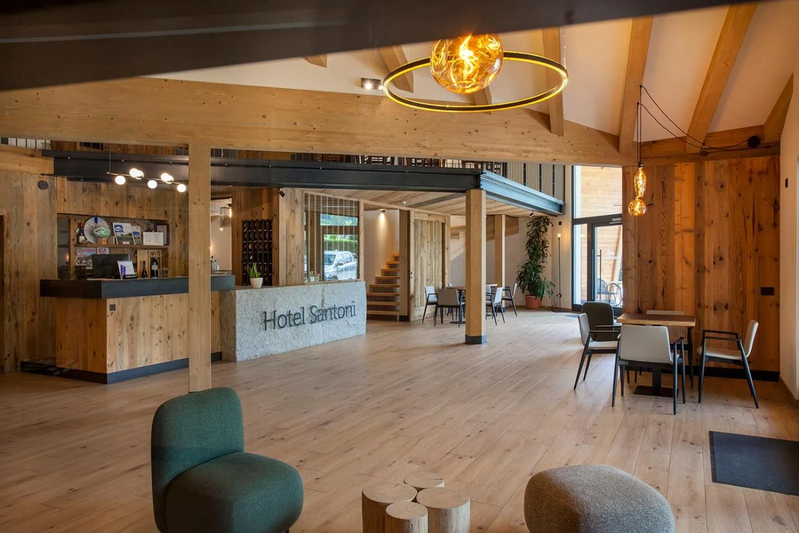 Restaurant/places to eat in Hotel Santoni