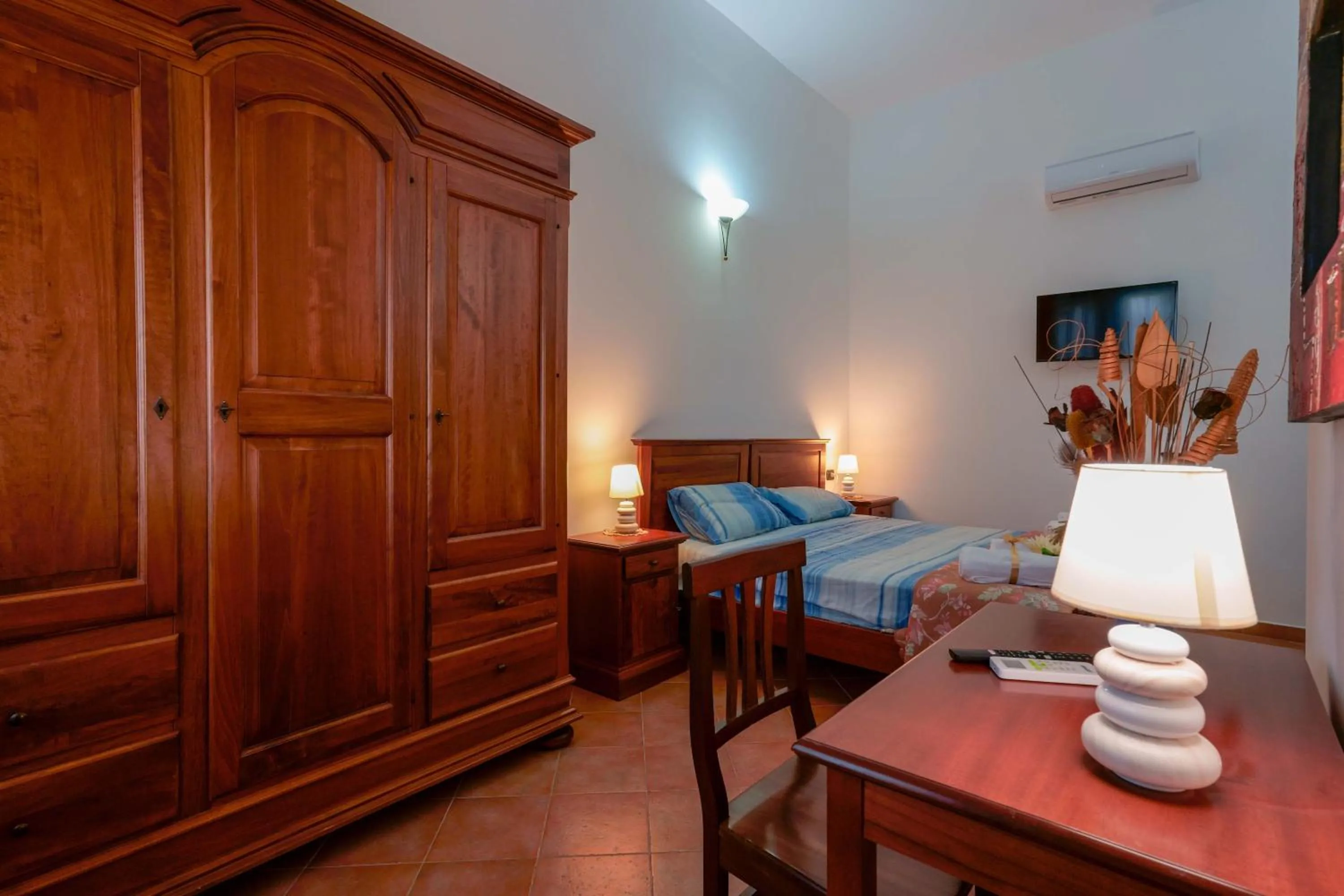 Bed in Antico Frantoio Cairoli B&B Exclusive Room