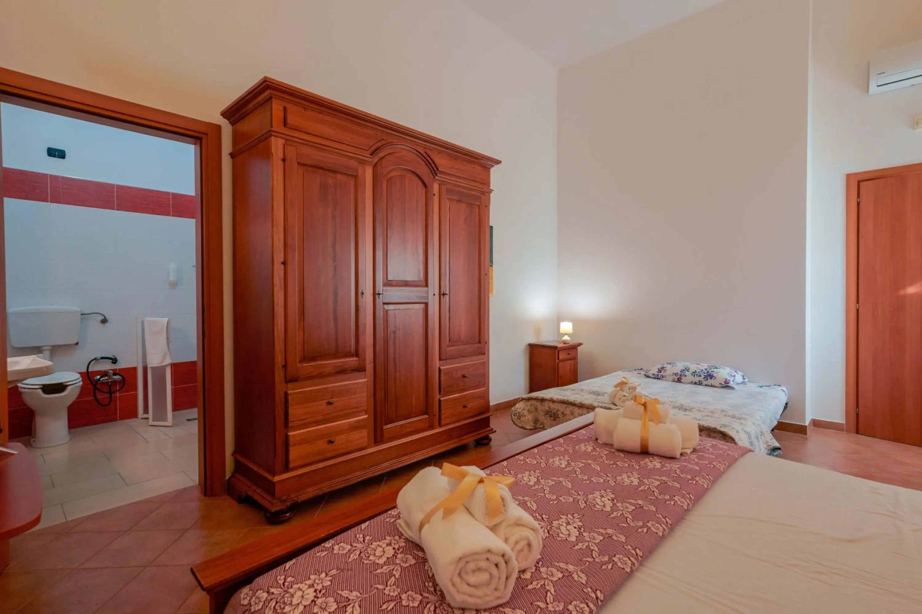 Bed in Antico Frantoio Cairoli B&B Exclusive Room