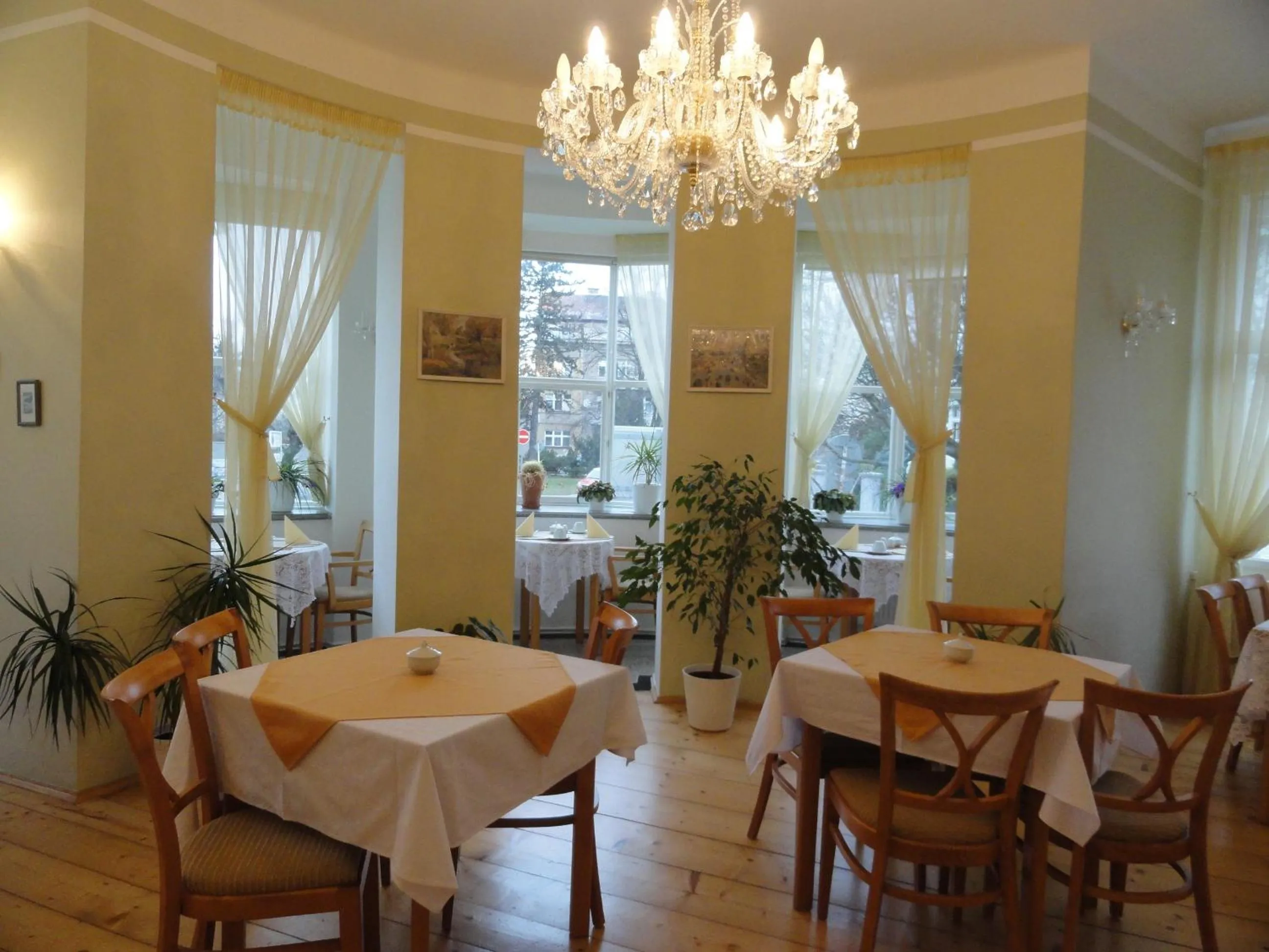 Restaurant/places to eat in Villa A. Malka