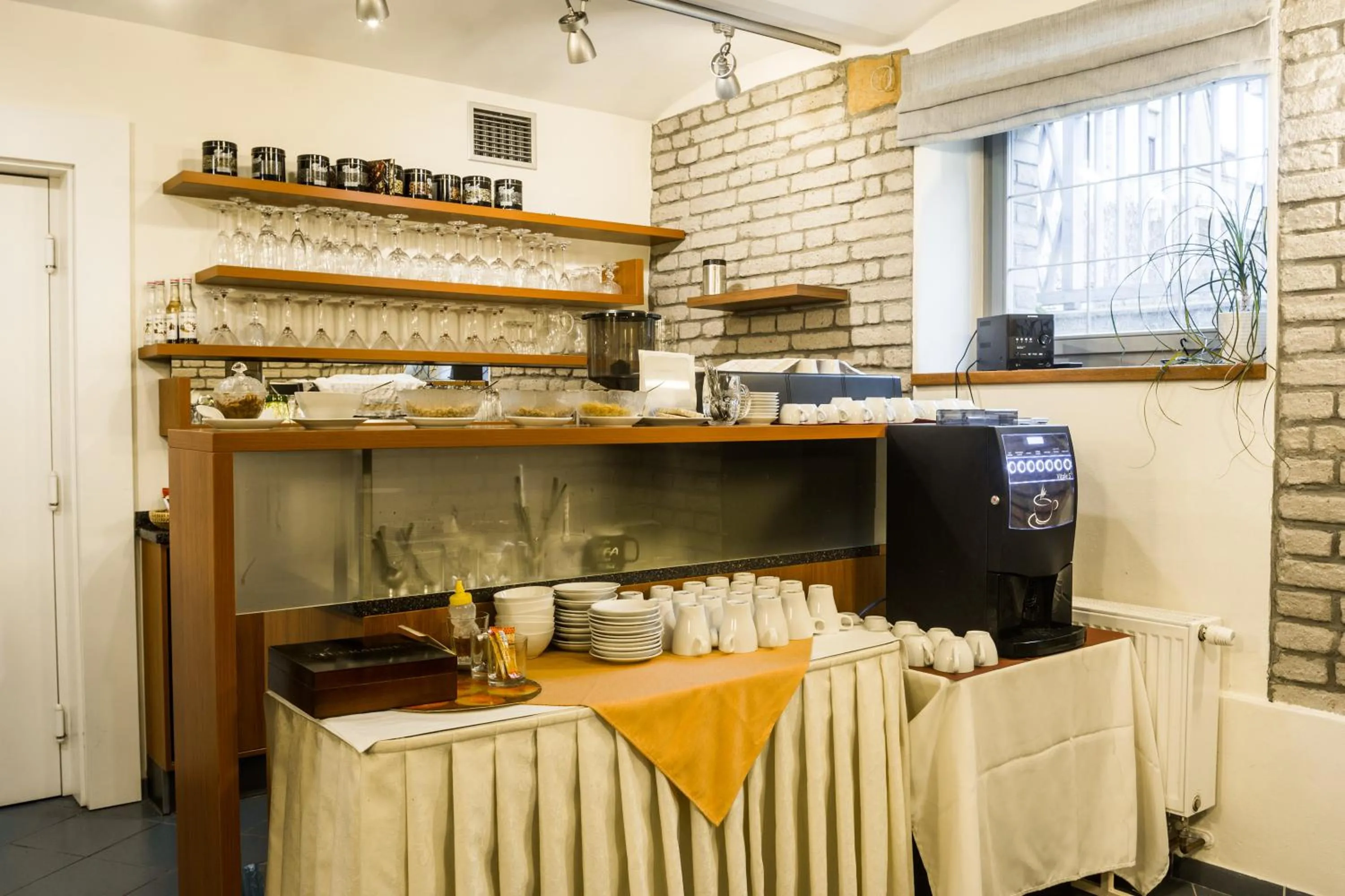 Restaurant/places to eat in Villa A. Malka