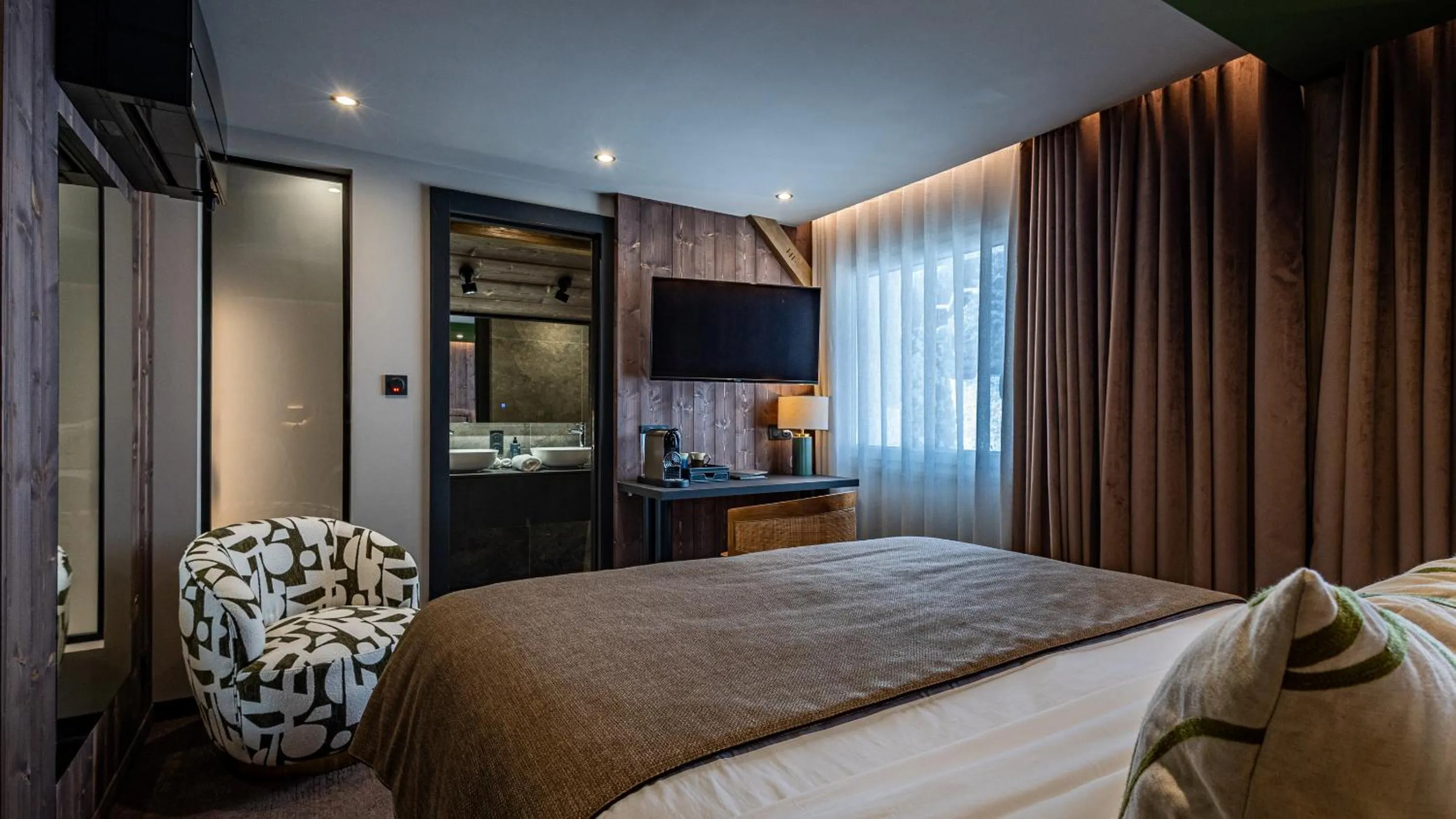 Bed in Hôtel - Restaurant Le Couchetat