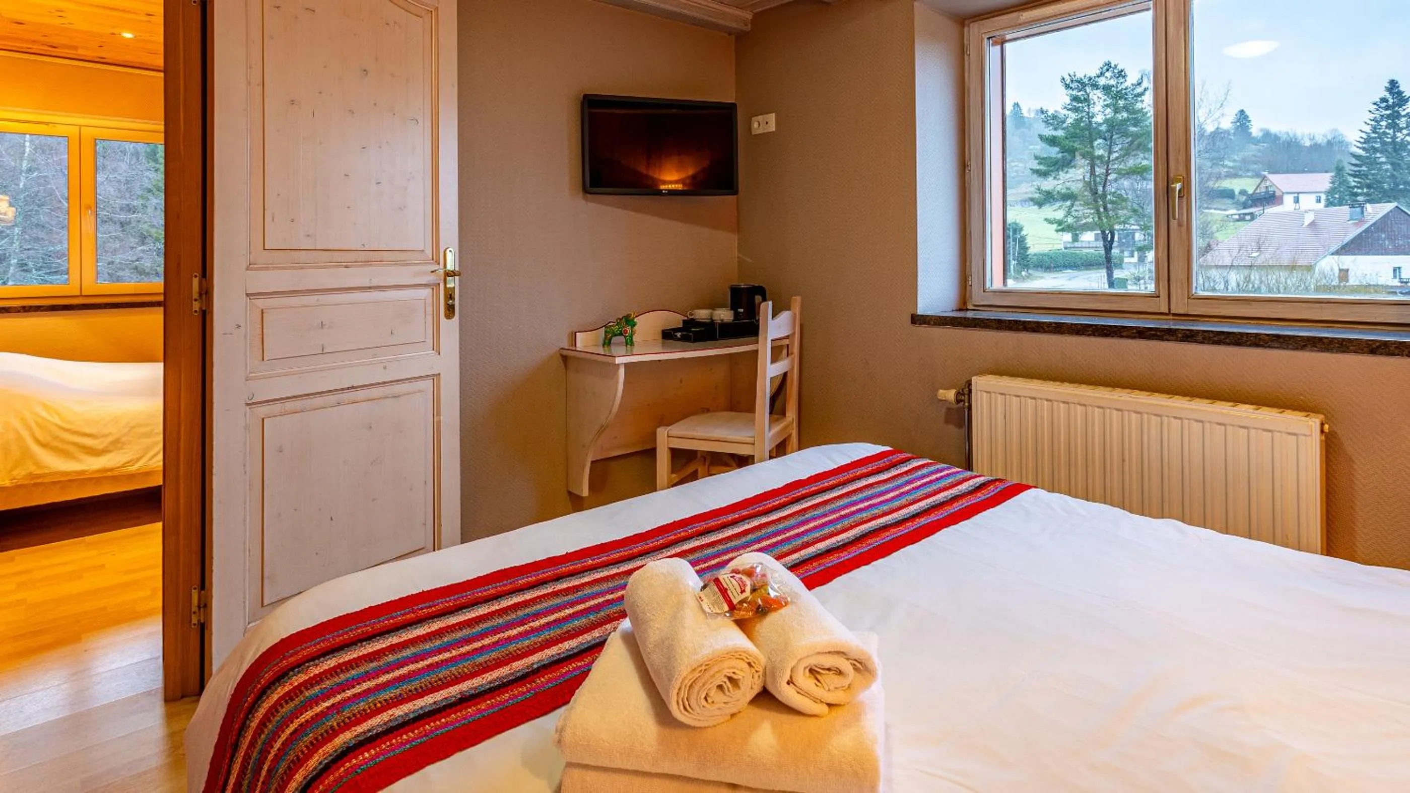 Bed in Hôtel - Restaurant Le Couchetat