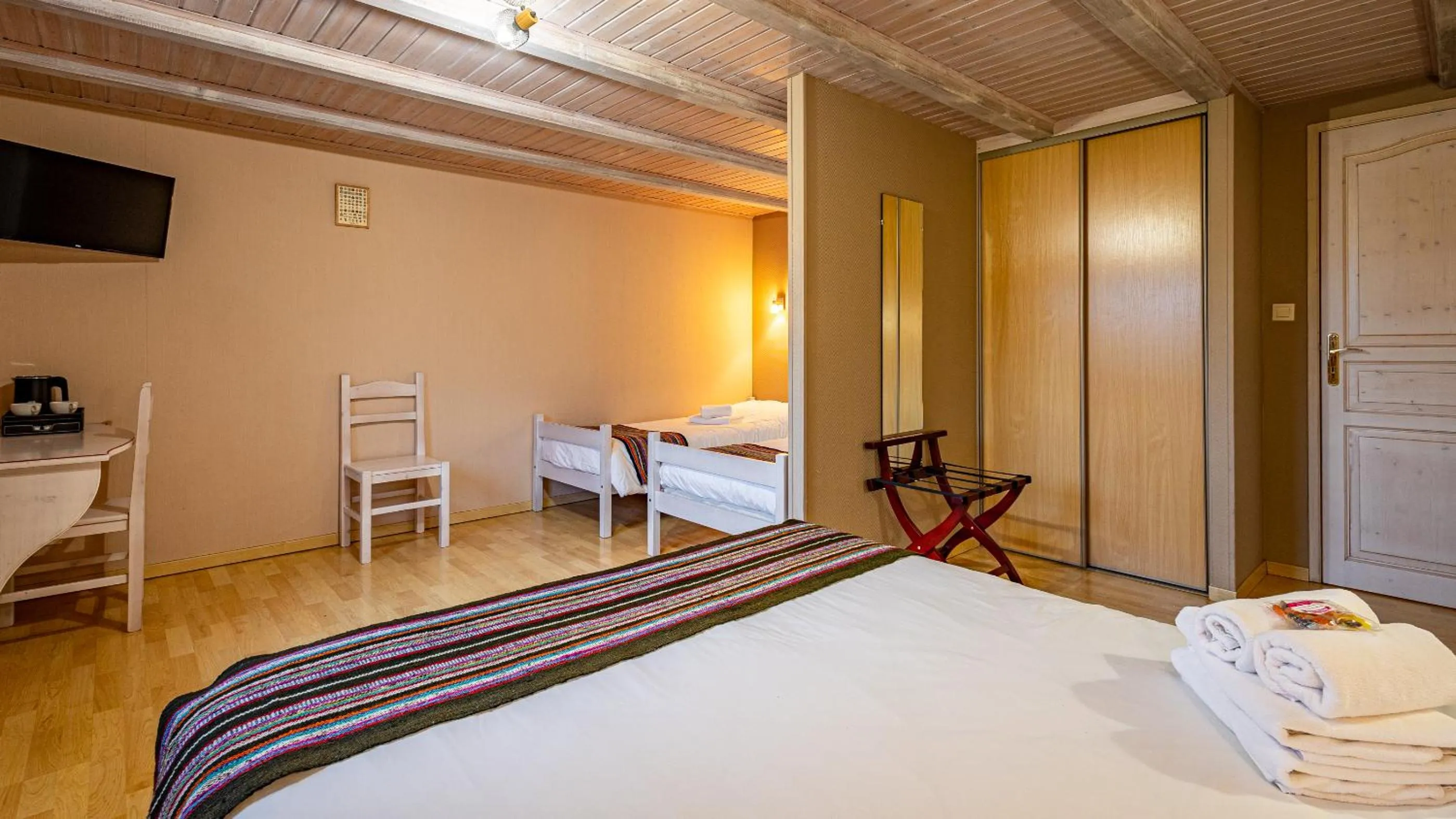 Bed in Hôtel - Restaurant Le Couchetat