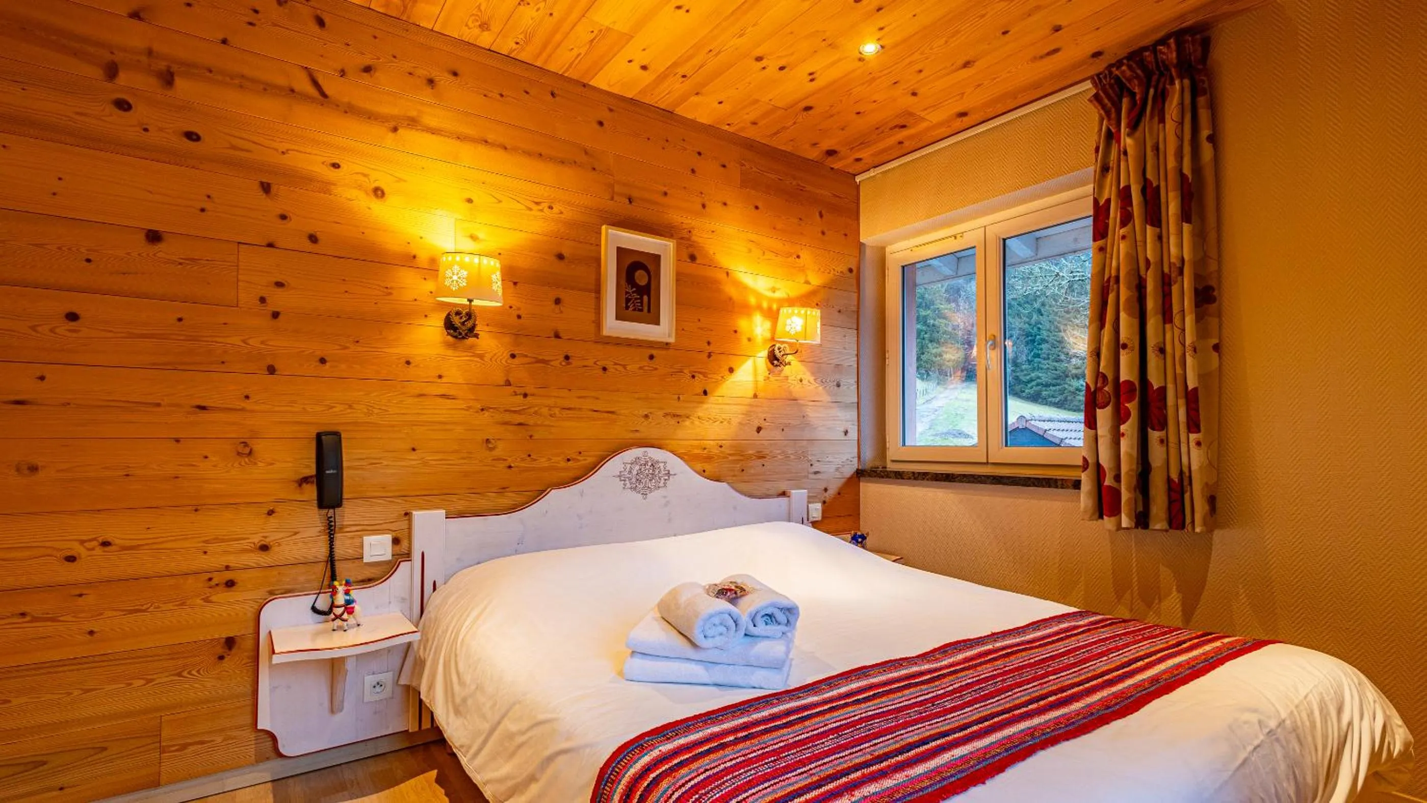 Bed in Hôtel - Restaurant Le Couchetat