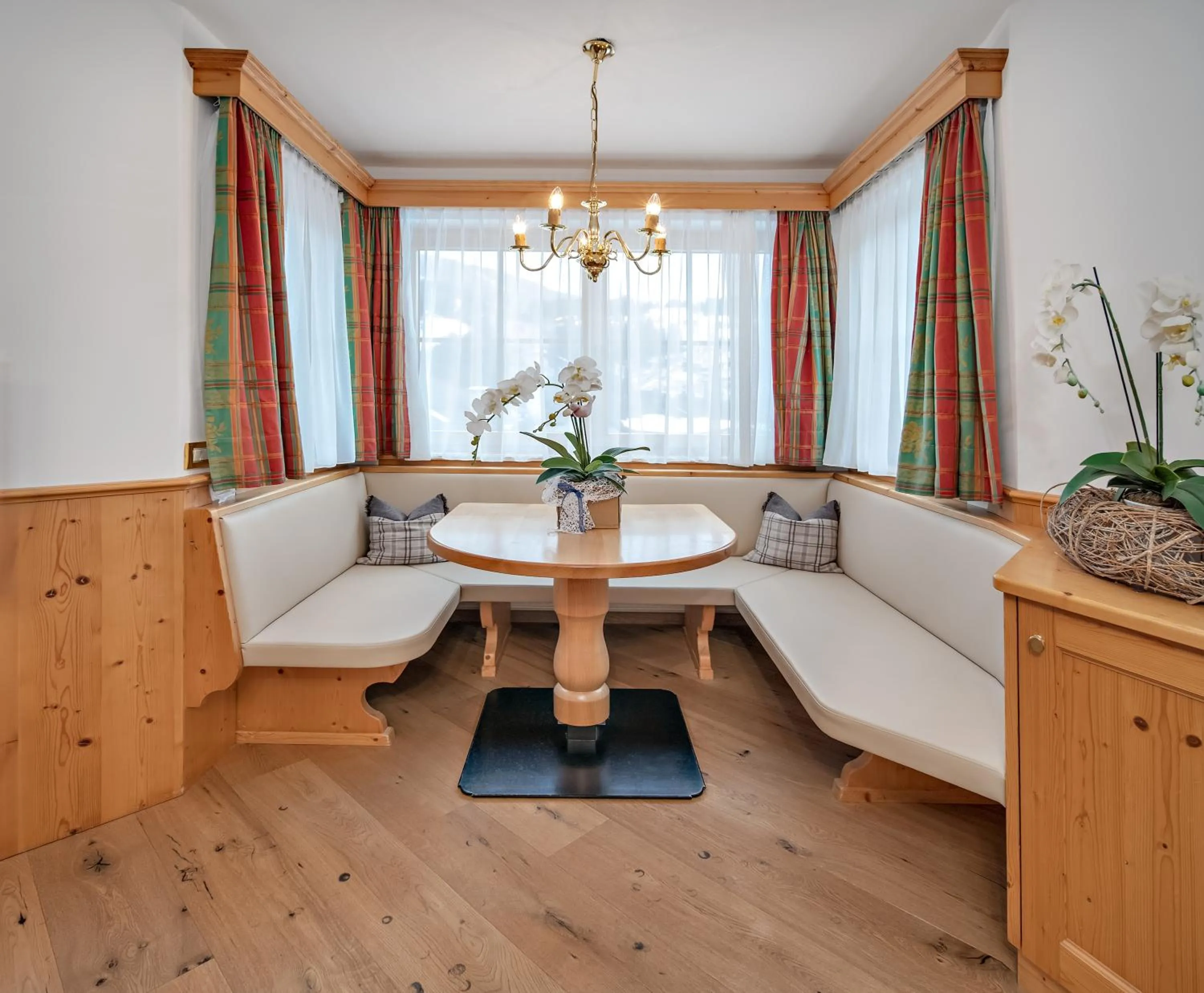 Bedroom in Alpenhotel Plaza