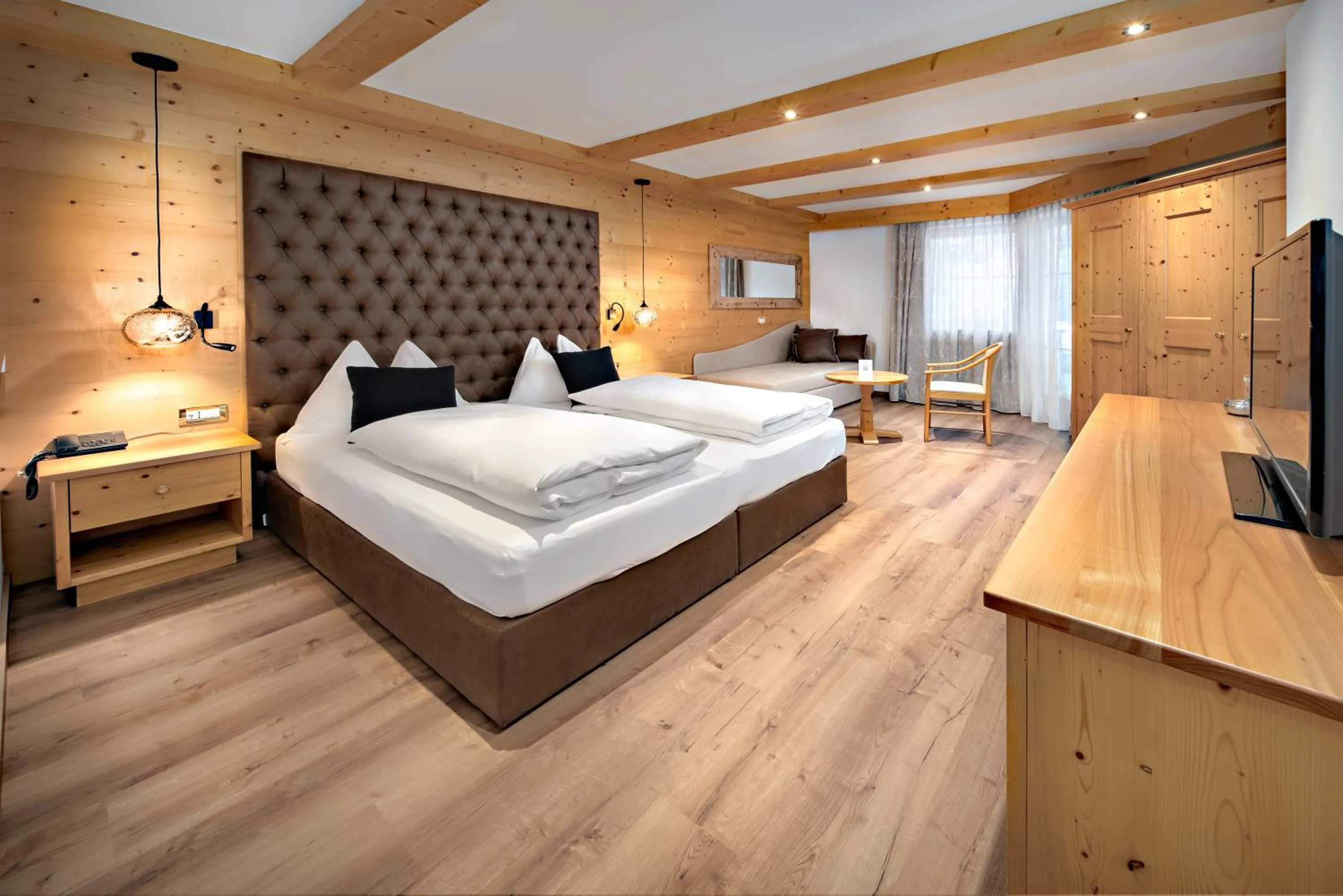 Bedroom, Bed in Alpenhotel Plaza